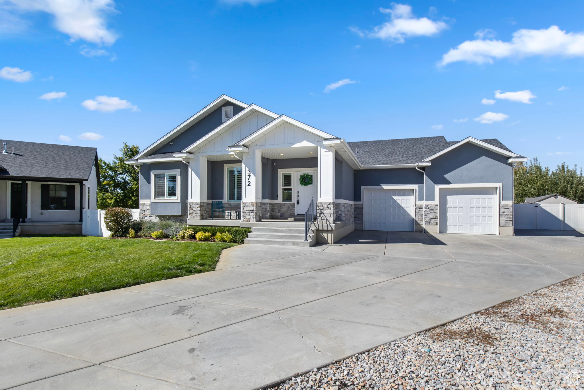 372 W CLARK CIR