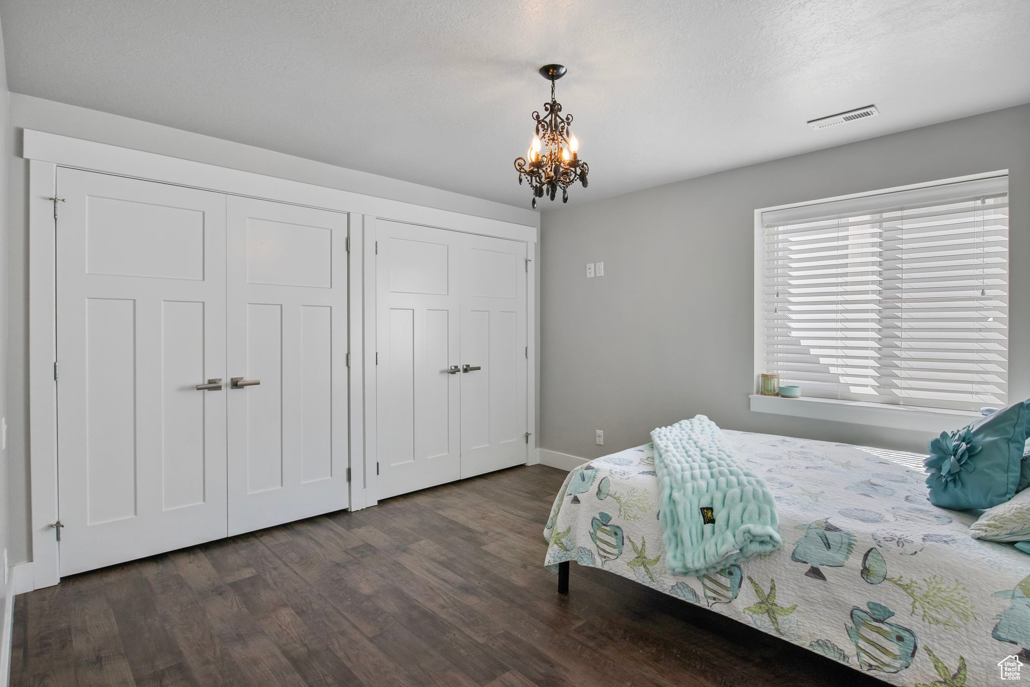 372 W CLARK CIR