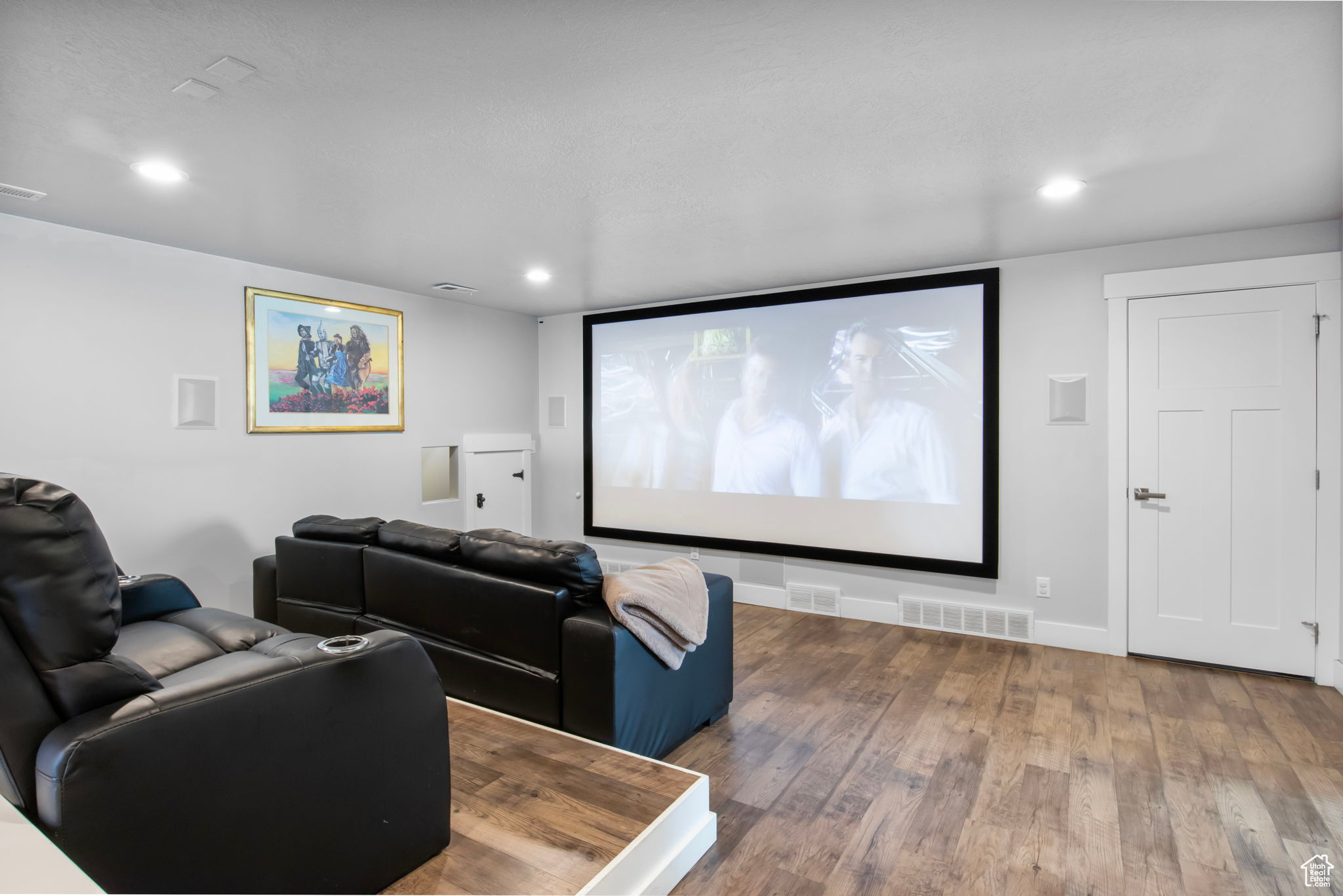 372 W CLARK CIR