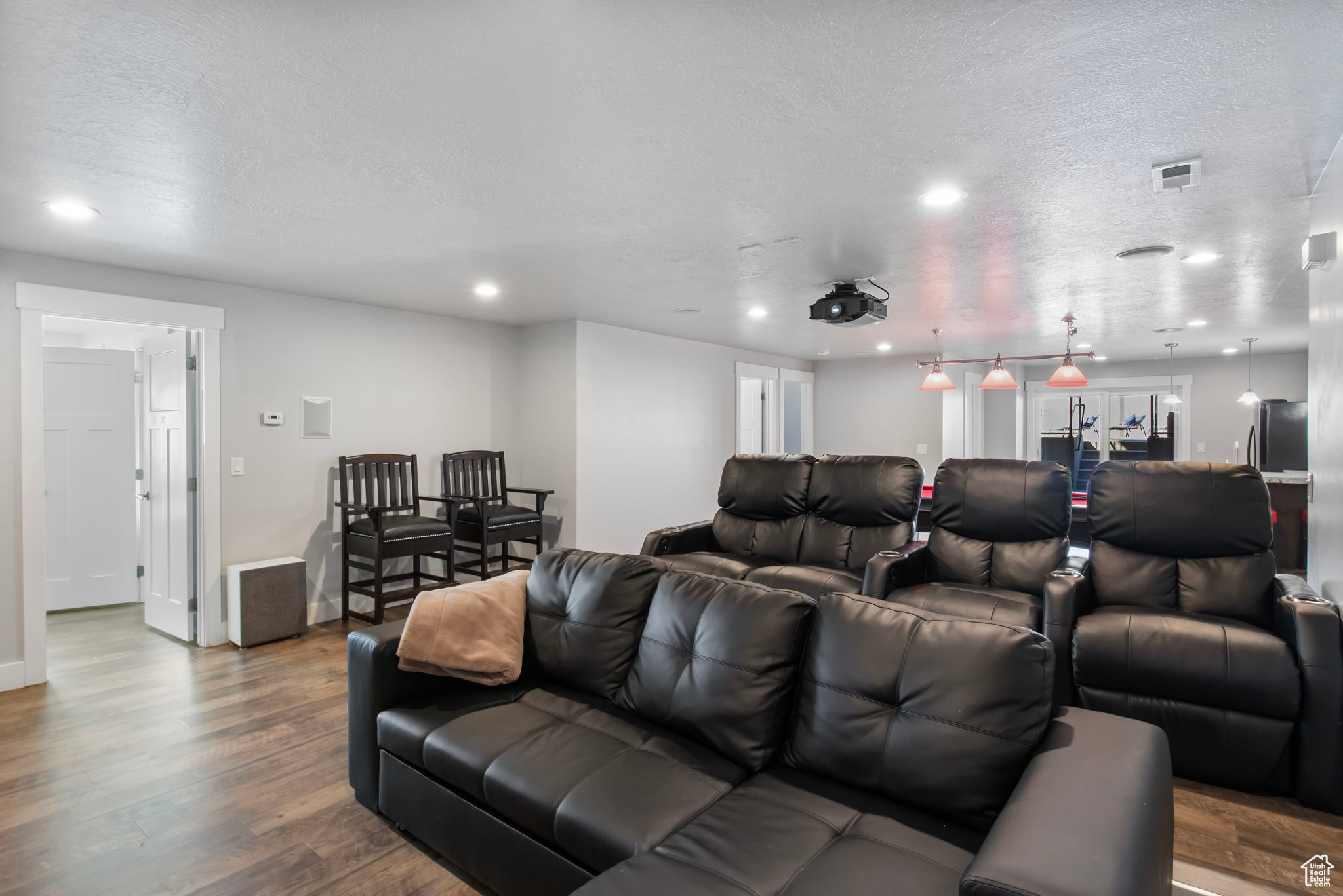 372 W CLARK CIR