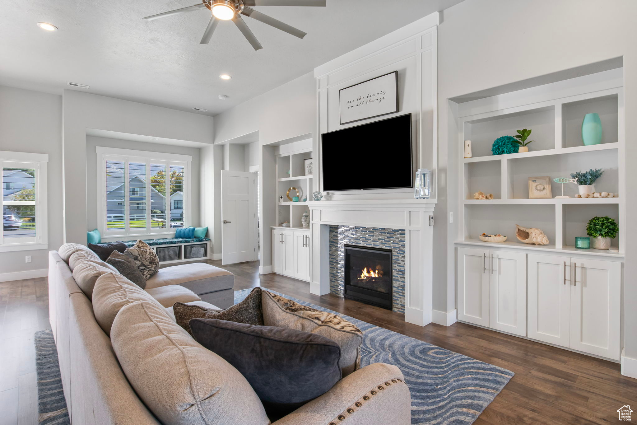 372 W CLARK CIR