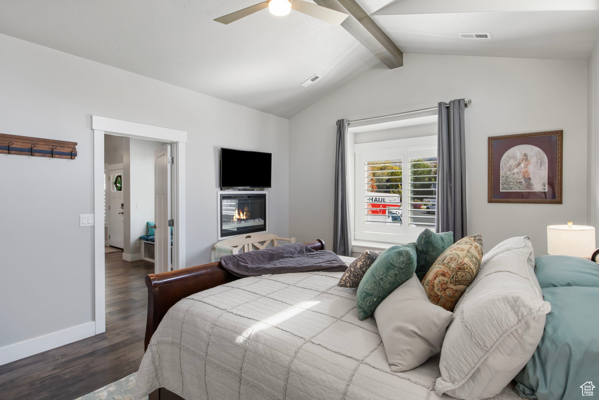 372 W CLARK CIR