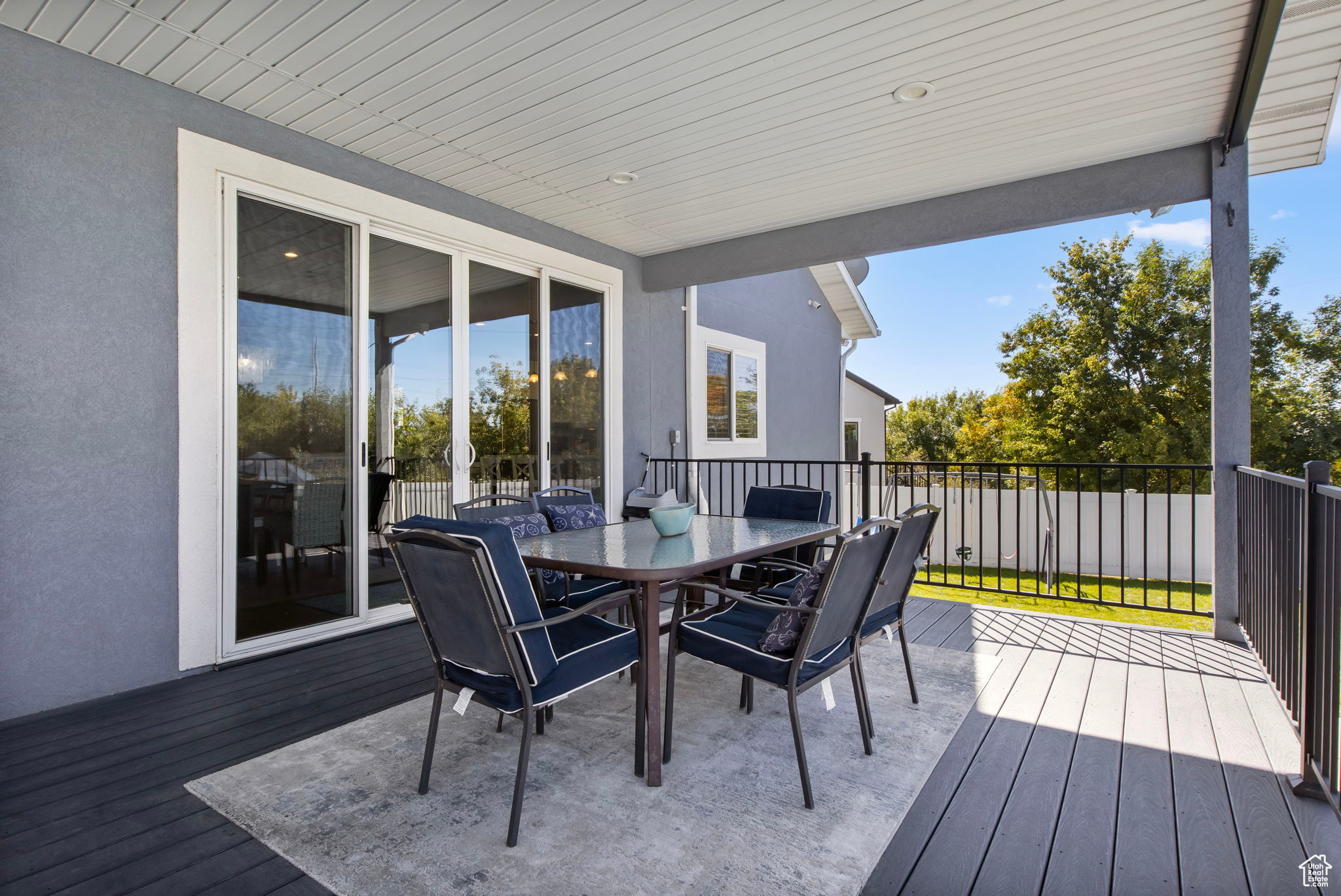 372 W CLARK CIR