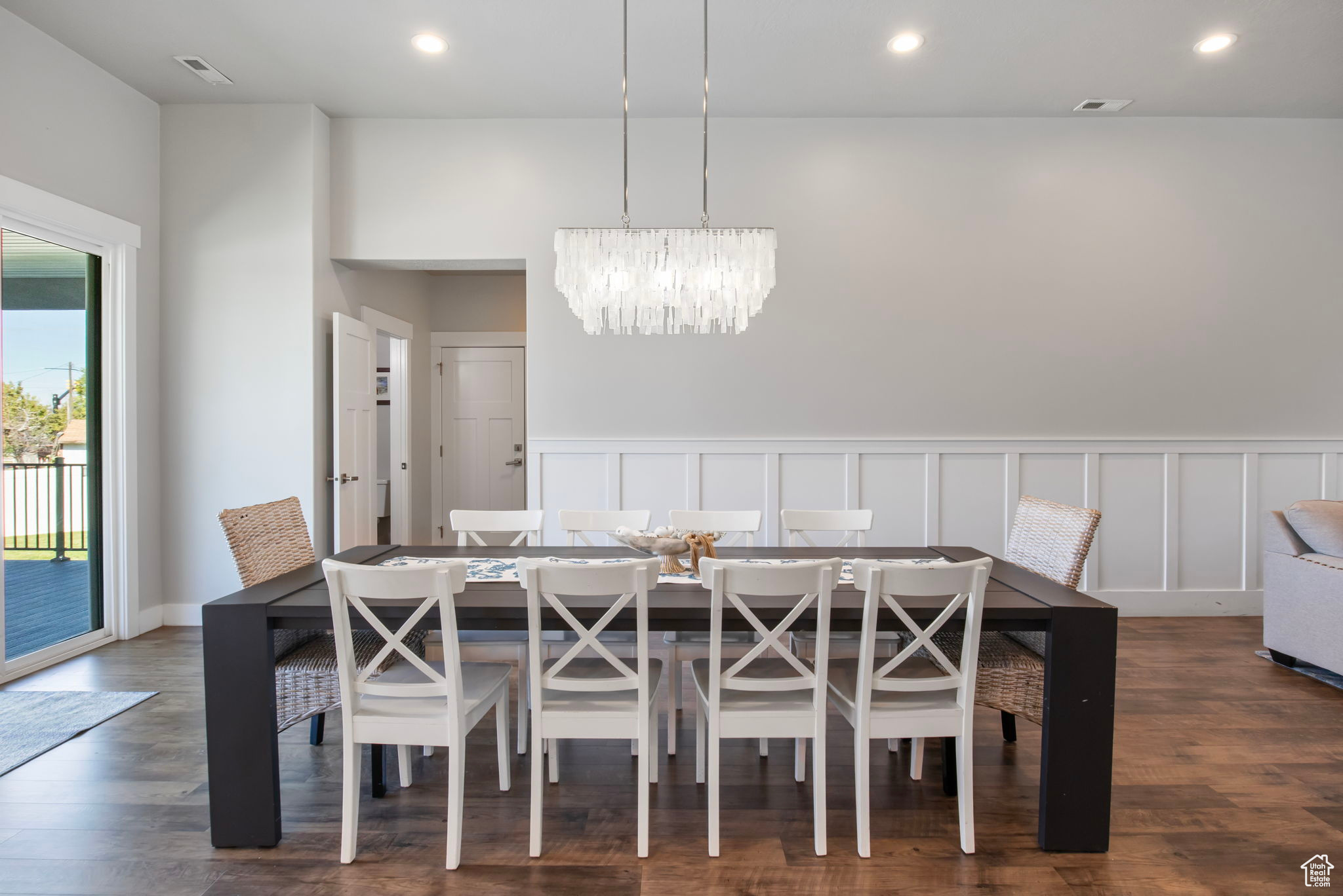 372 W CLARK CIR