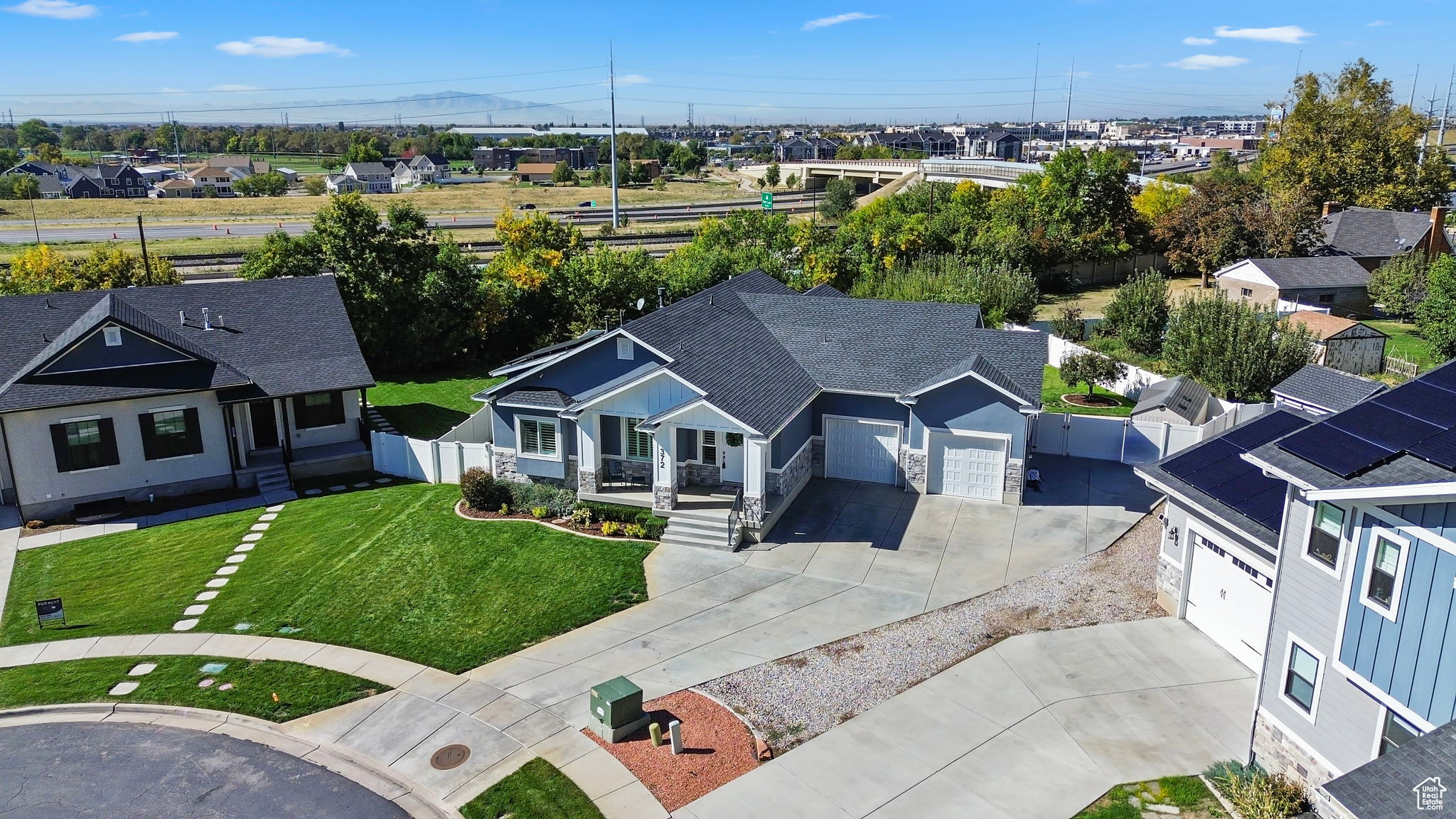 372 W CLARK CIR