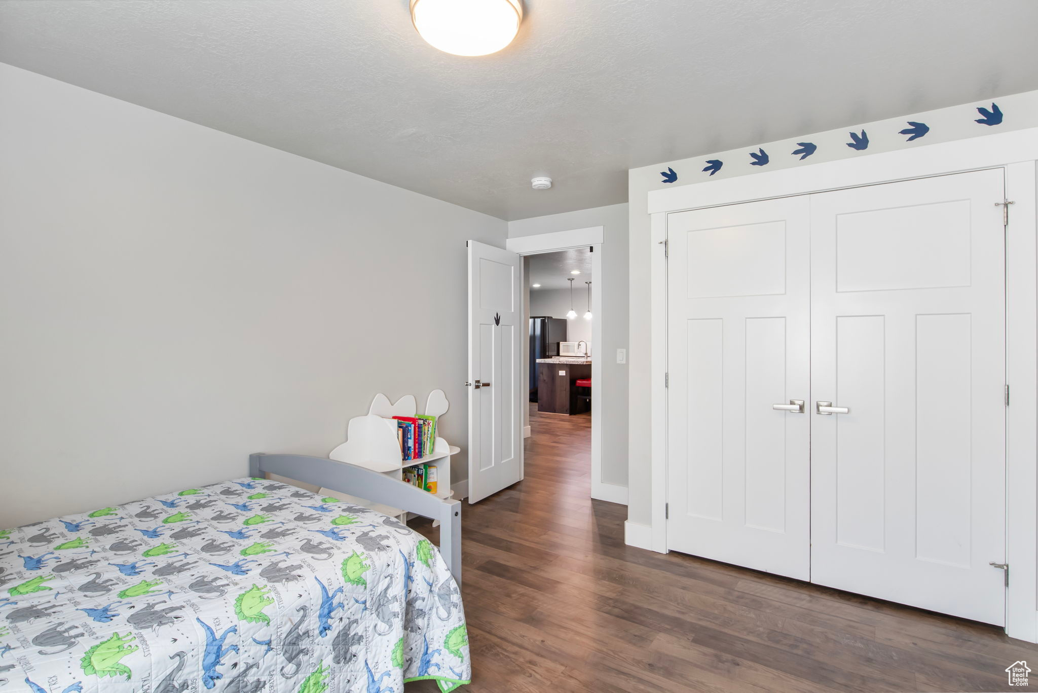 372 W CLARK CIR