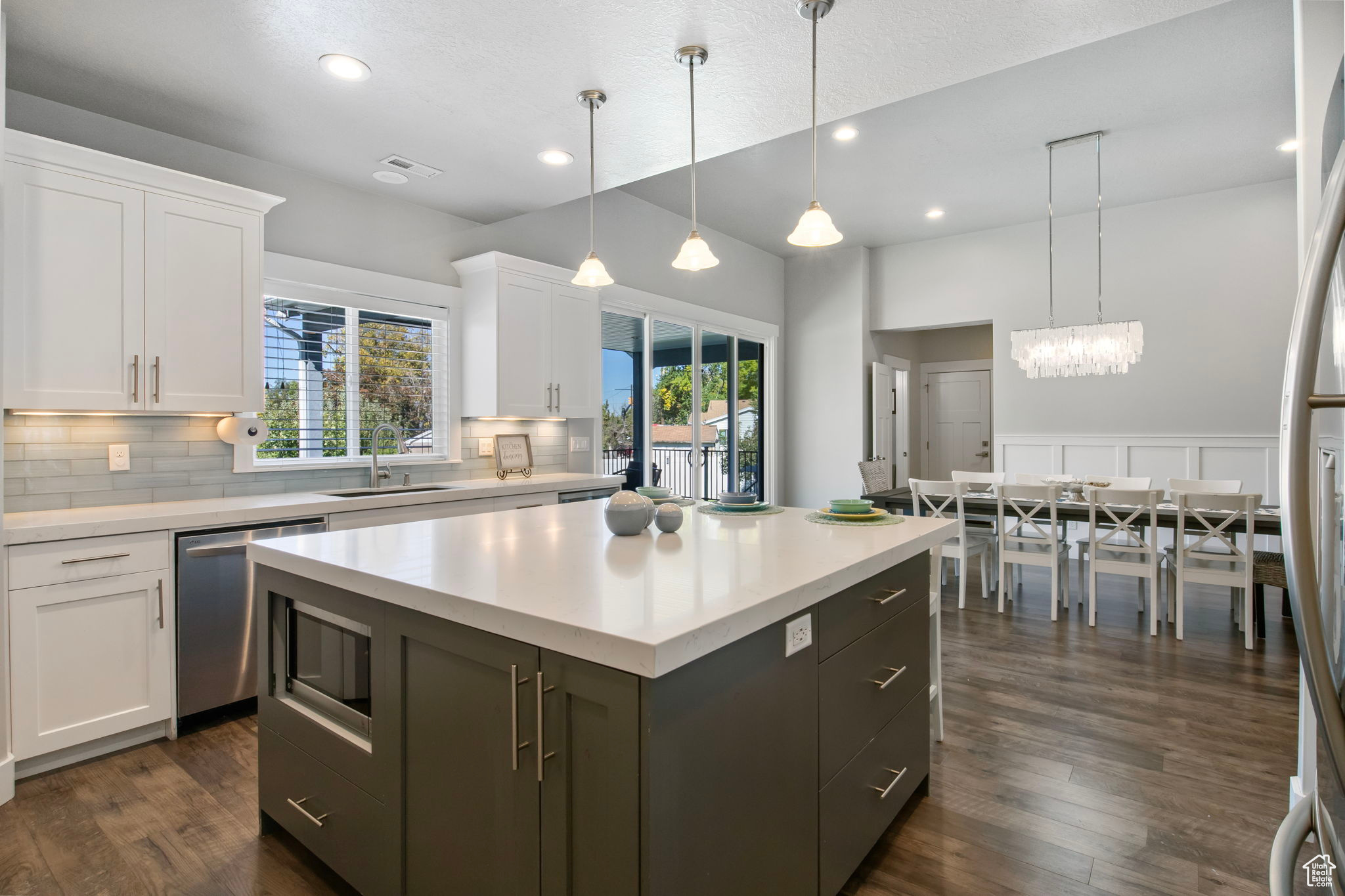 372 W CLARK CIR