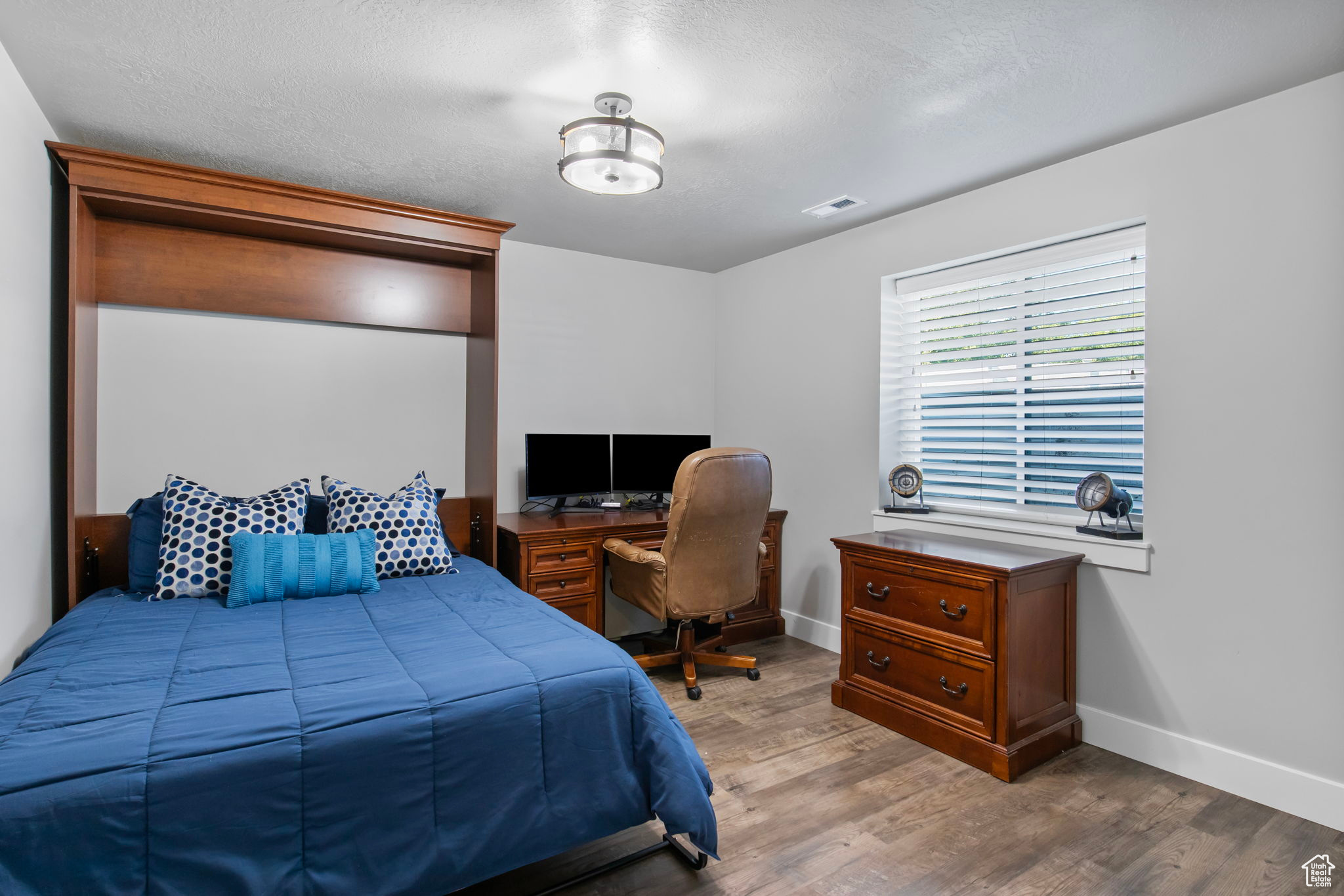 372 W CLARK CIR