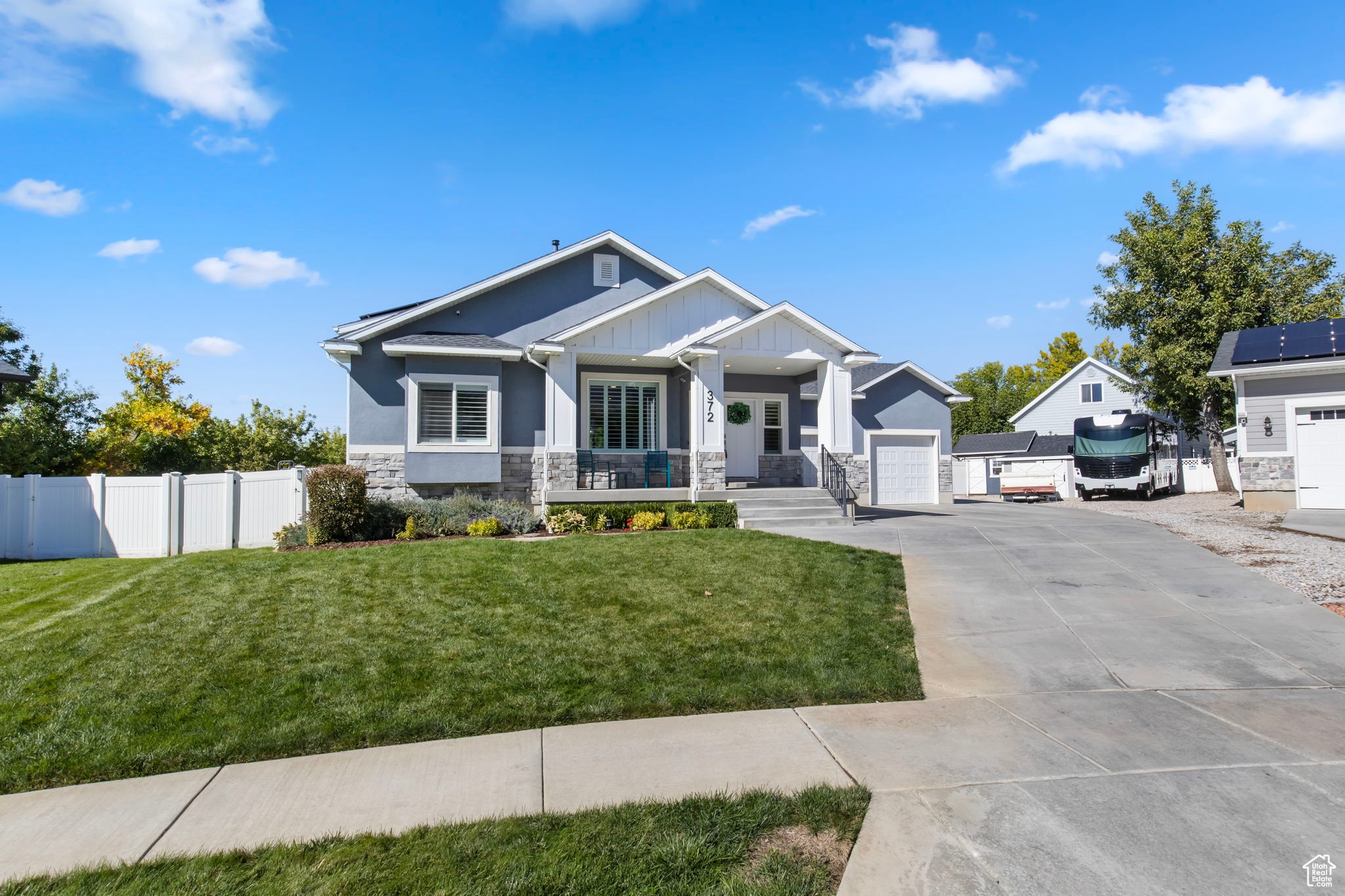 372 W CLARK CIR