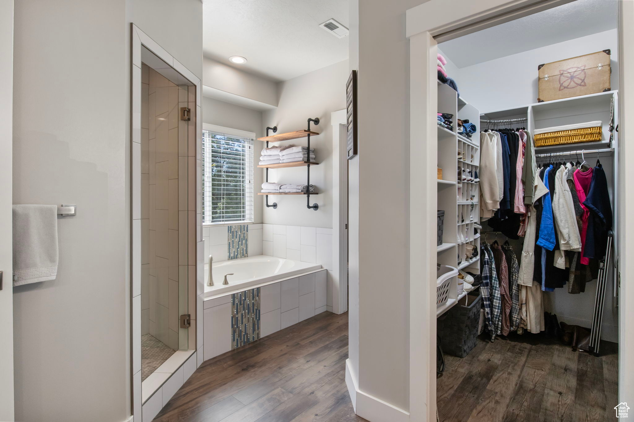 372 W CLARK CIR