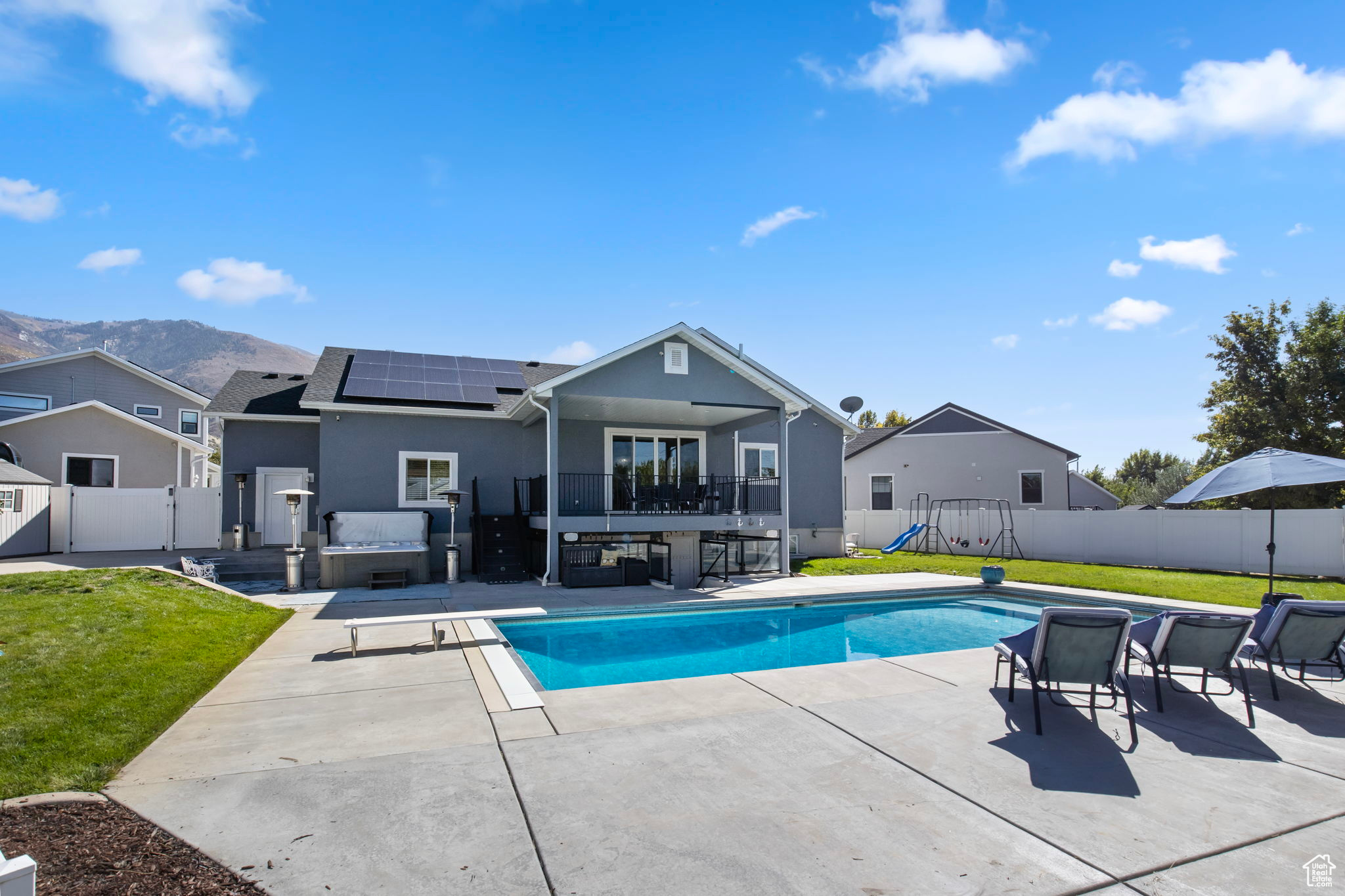 372 W CLARK CIR