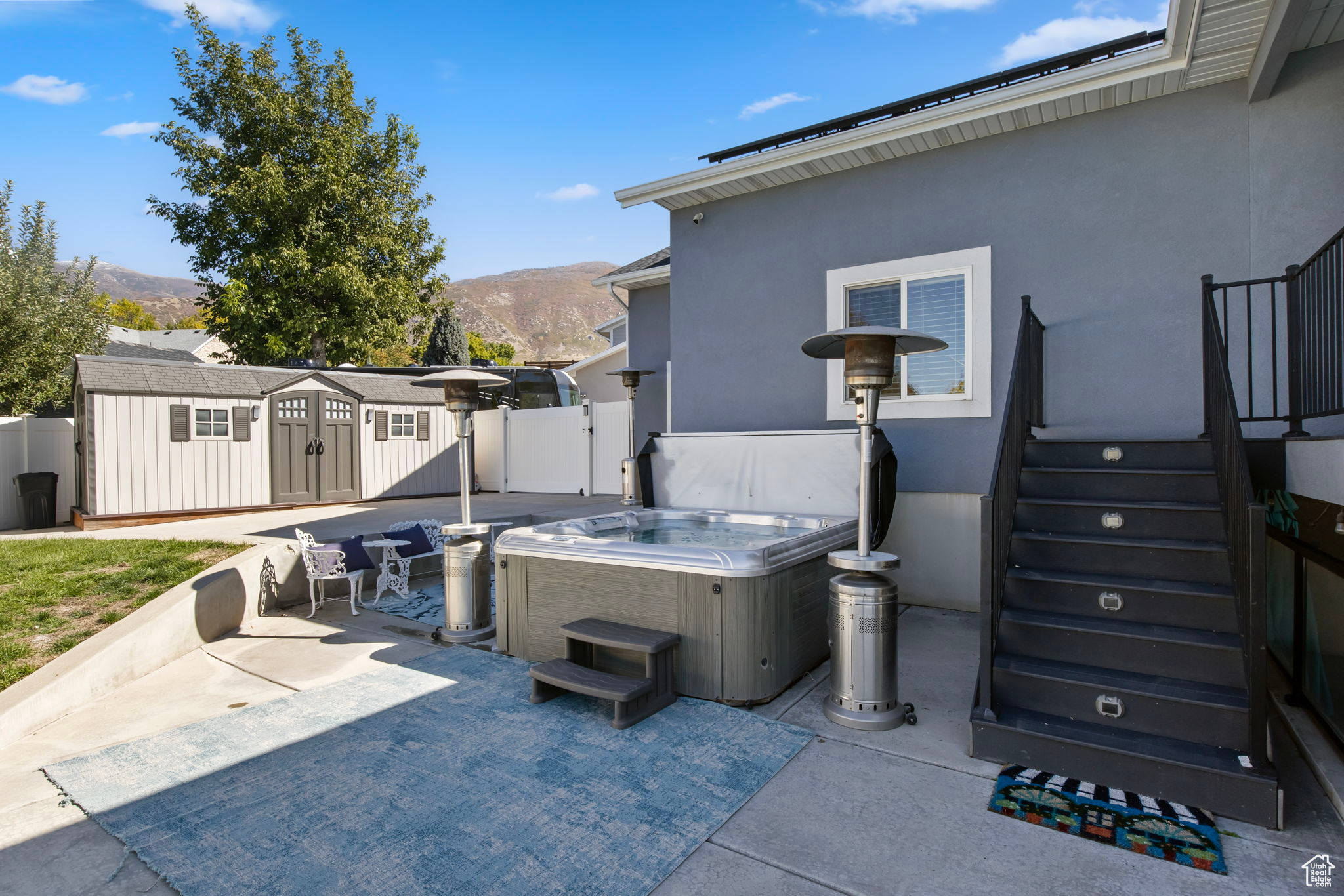 372 W CLARK CIR