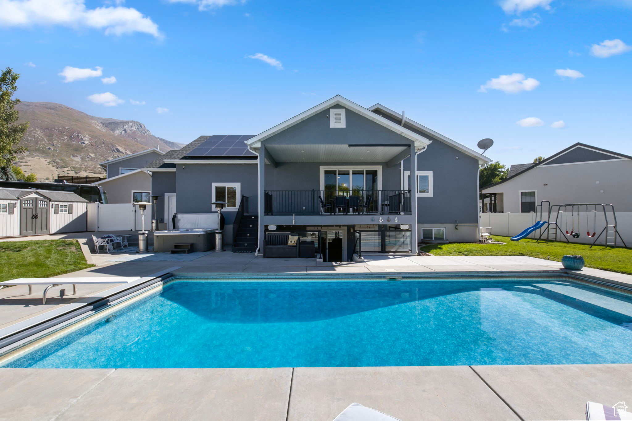 372 W CLARK CIR