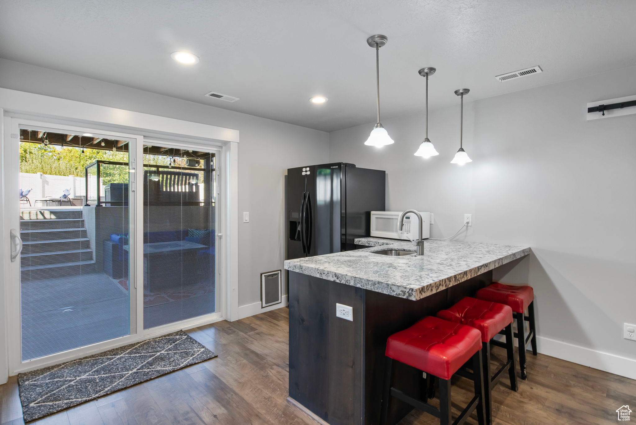 372 W CLARK CIR