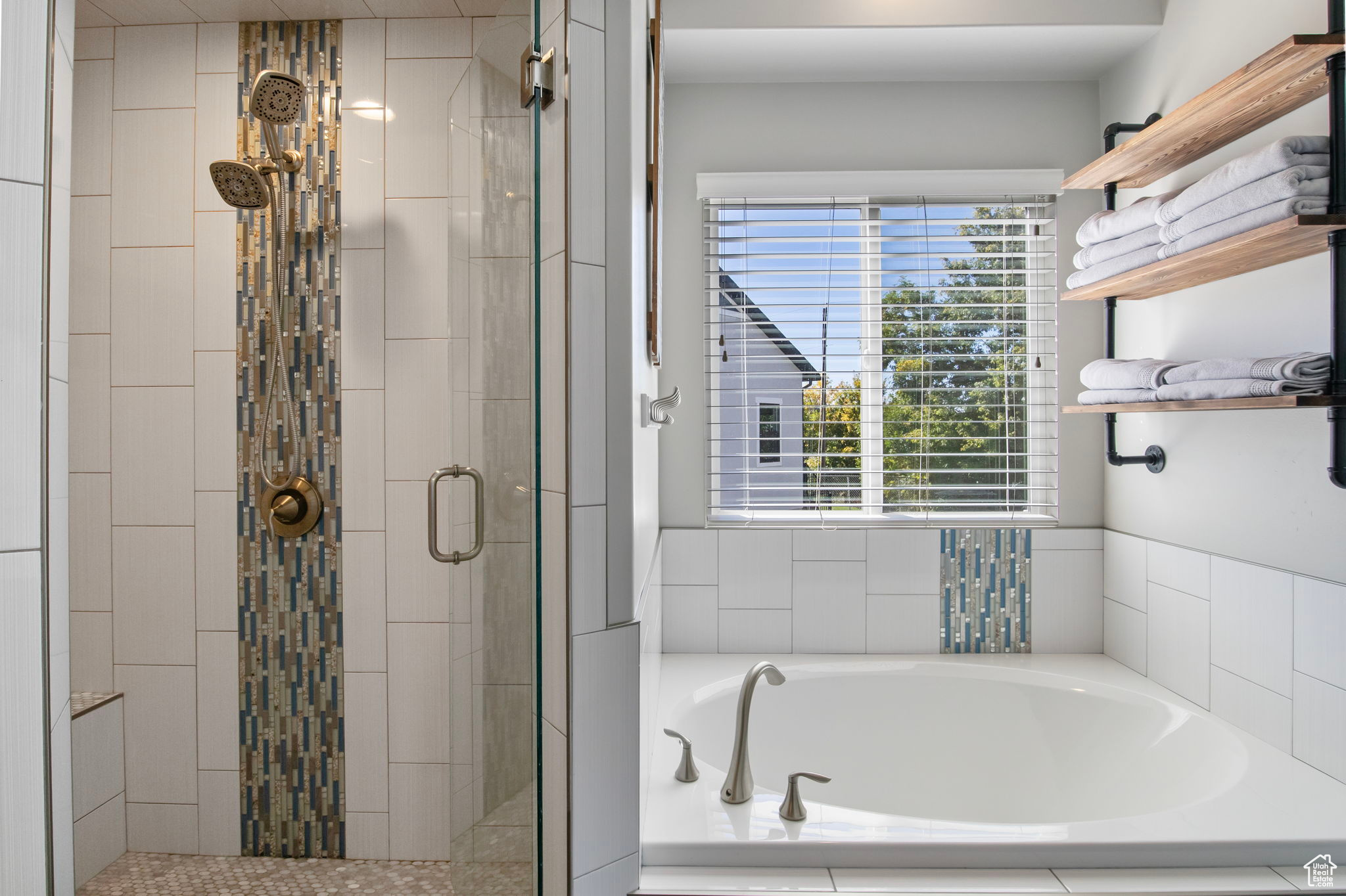 372 W CLARK CIR