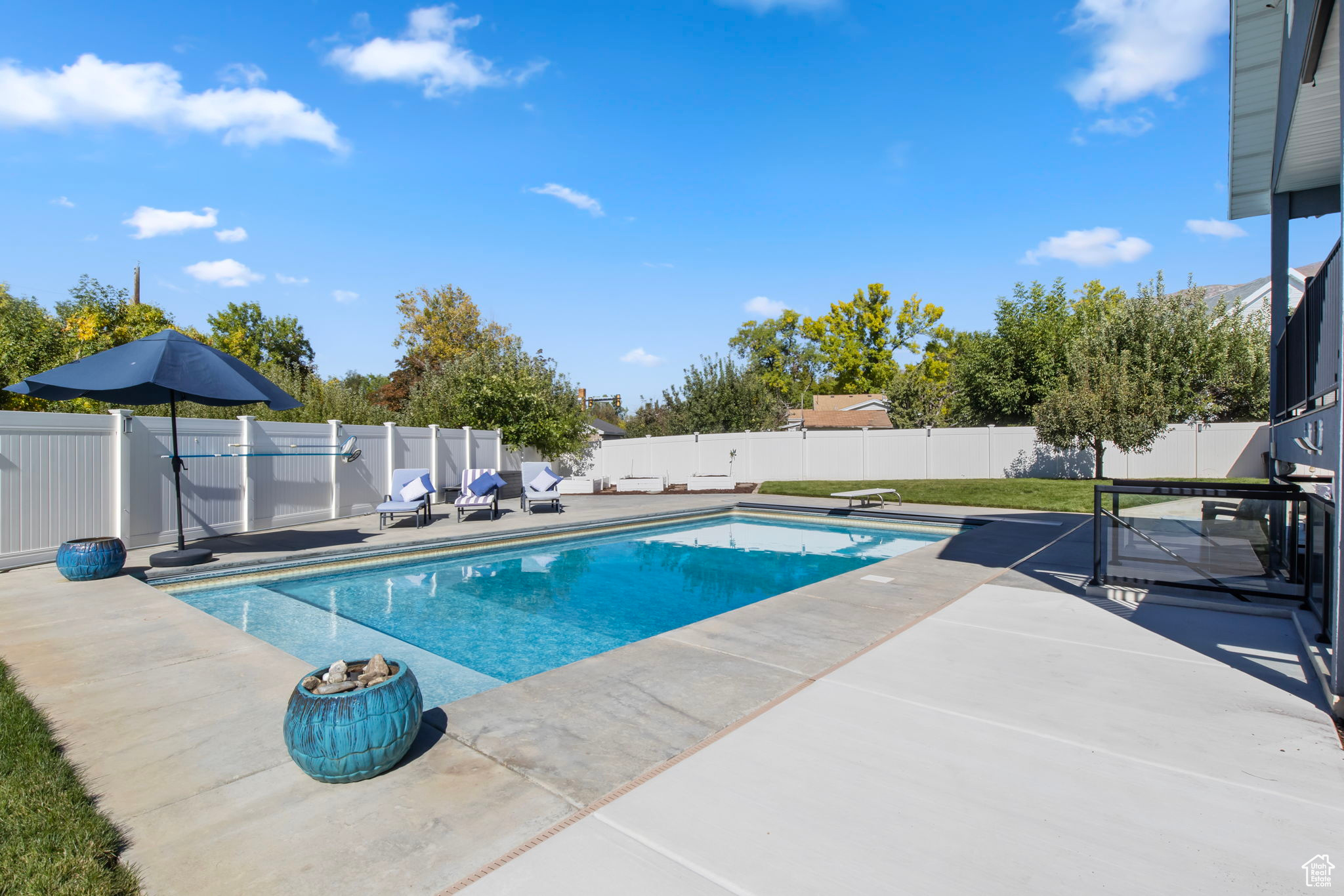 372 W CLARK CIR