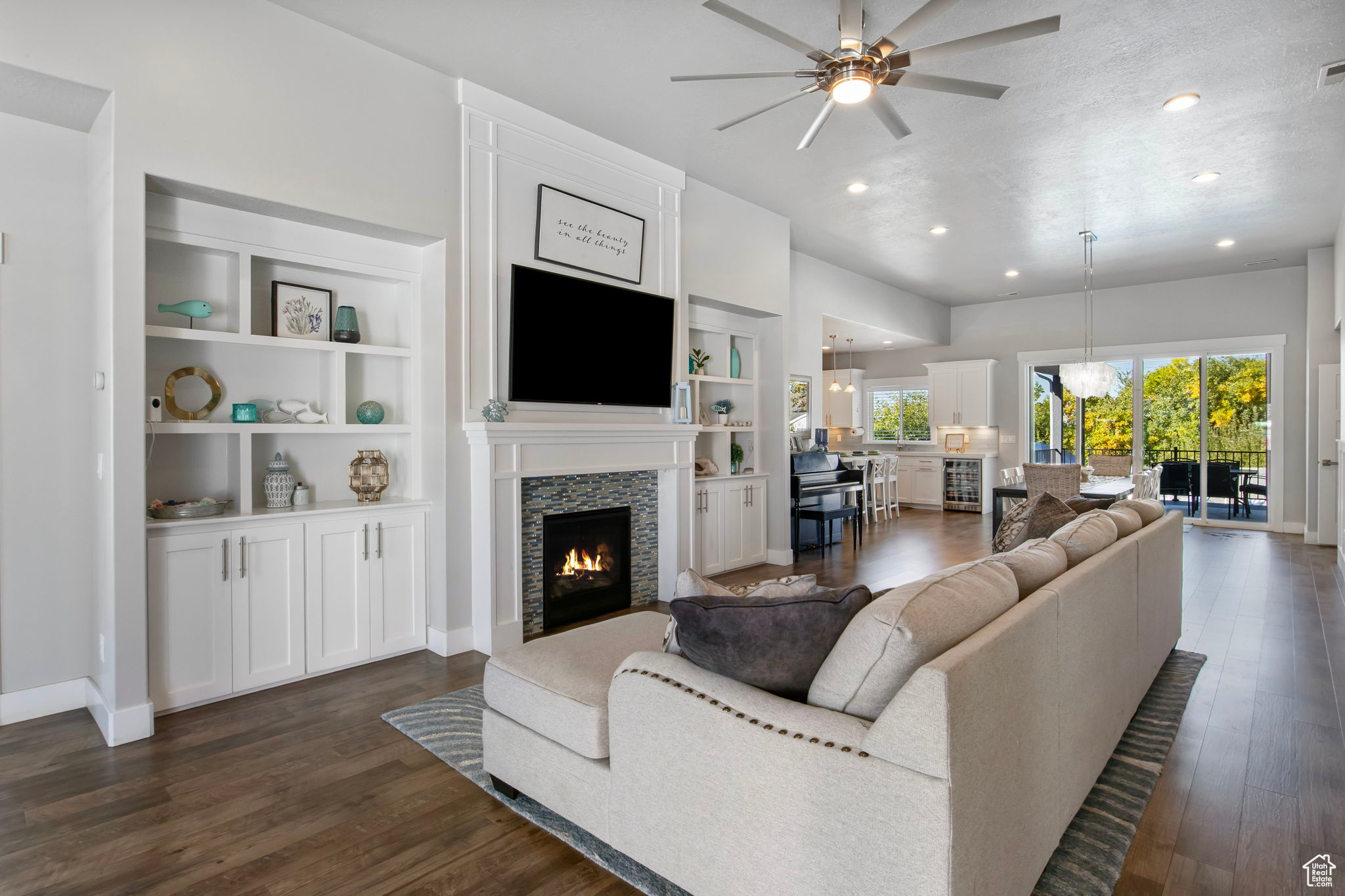 372 W CLARK CIR