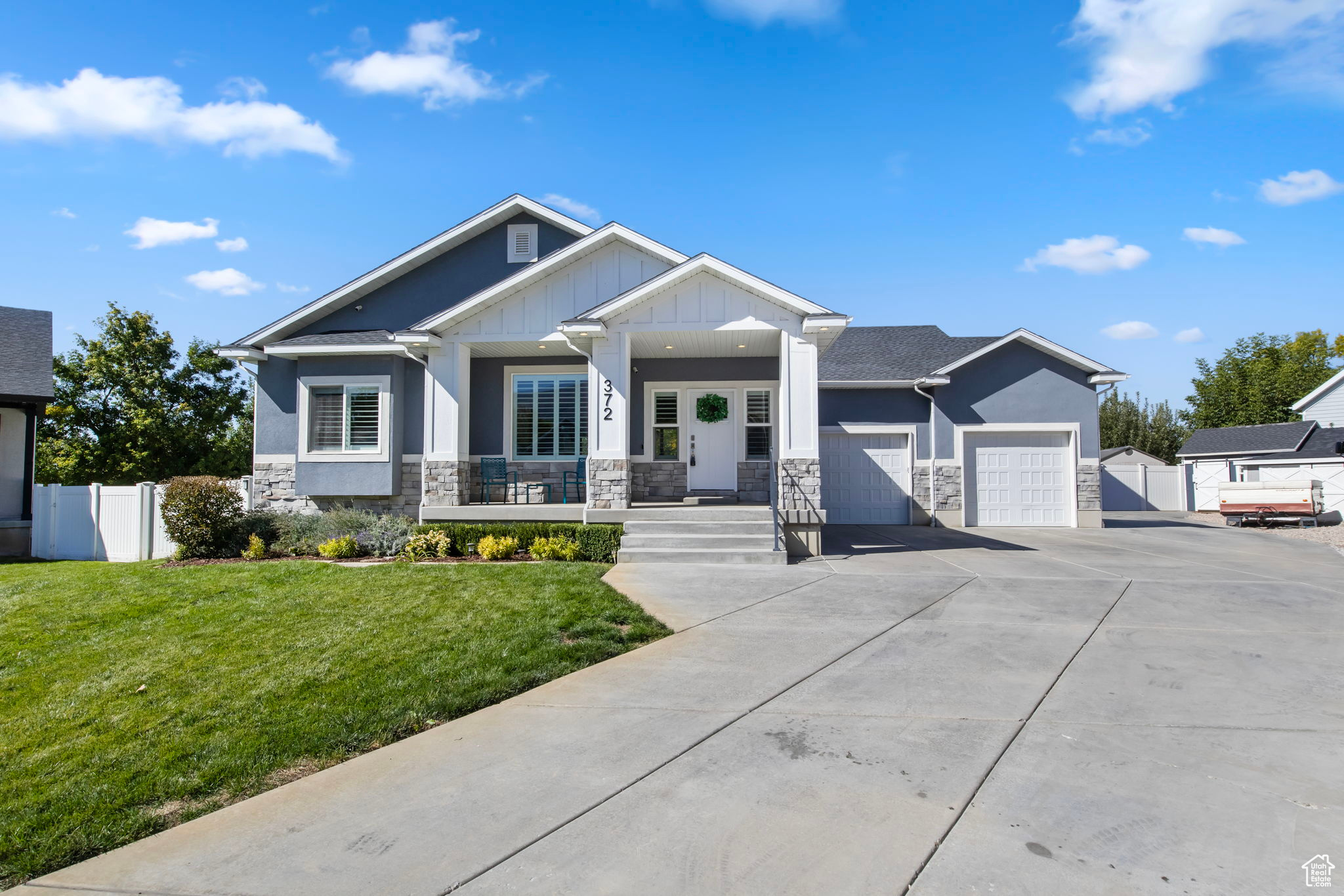 372 W CLARK CIR