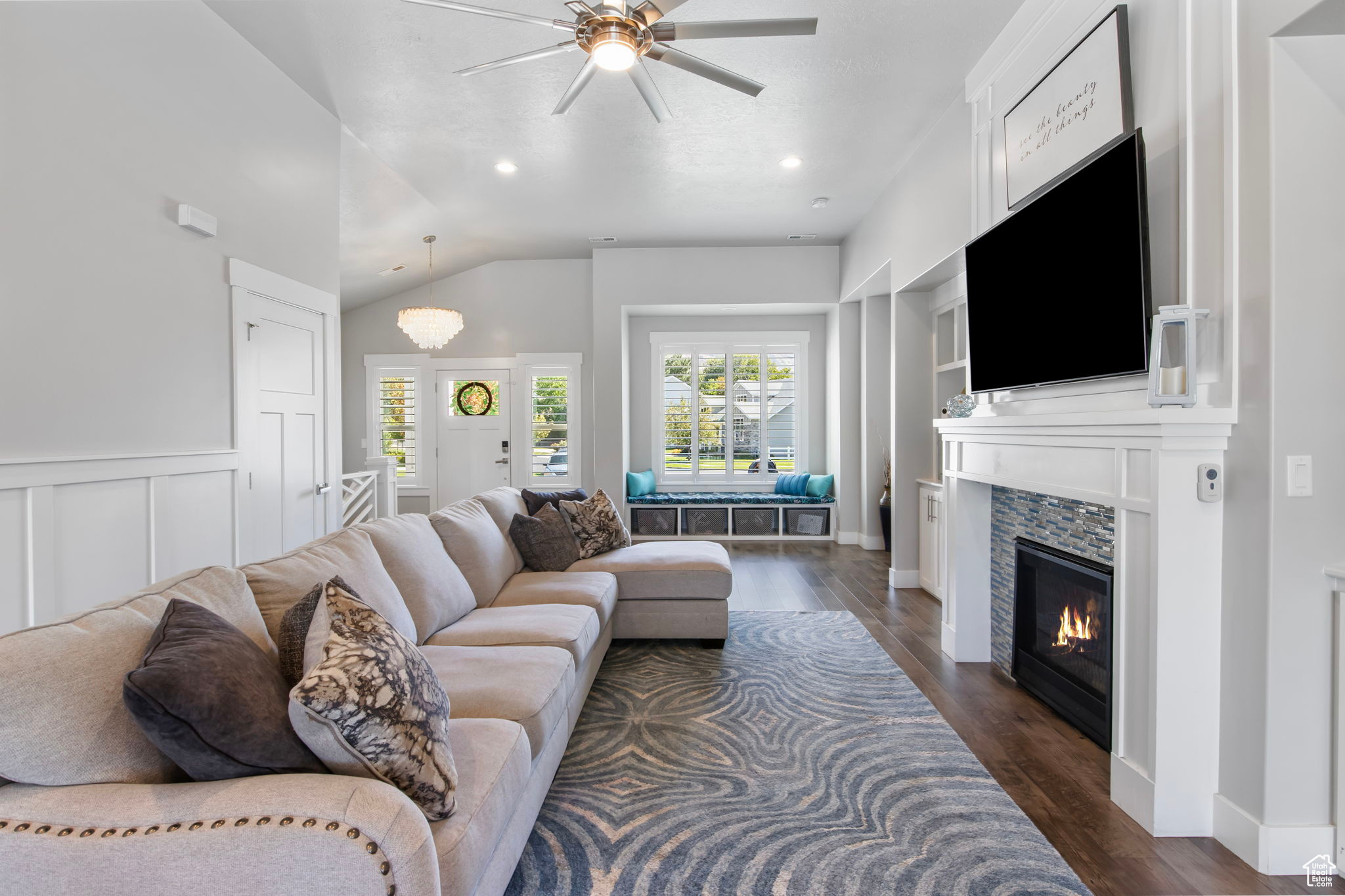 372 W CLARK CIR