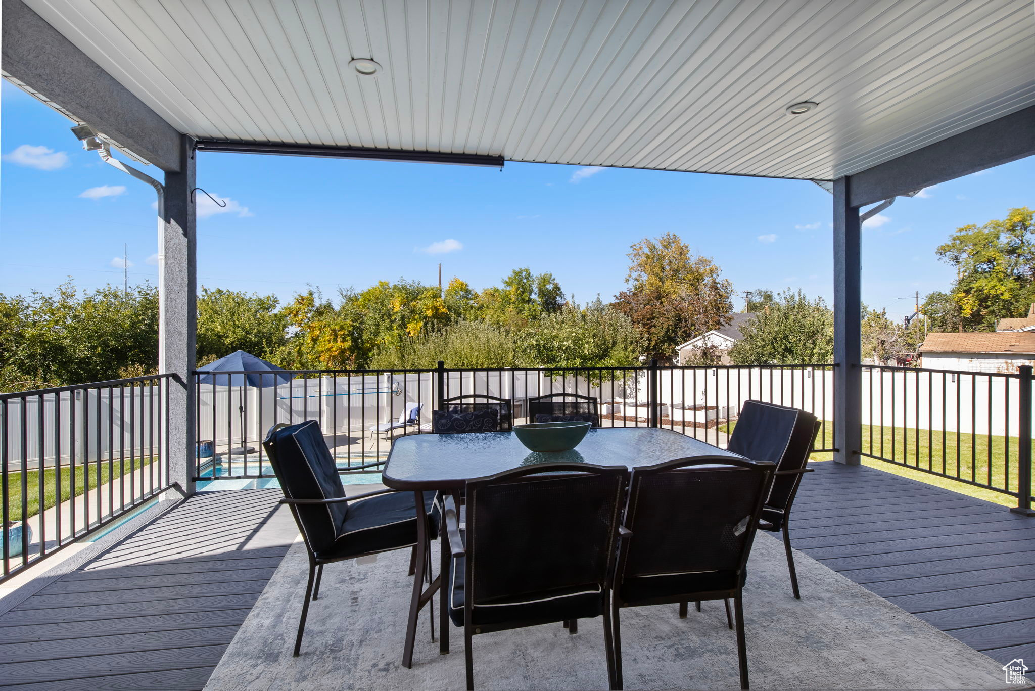 372 W CLARK CIR