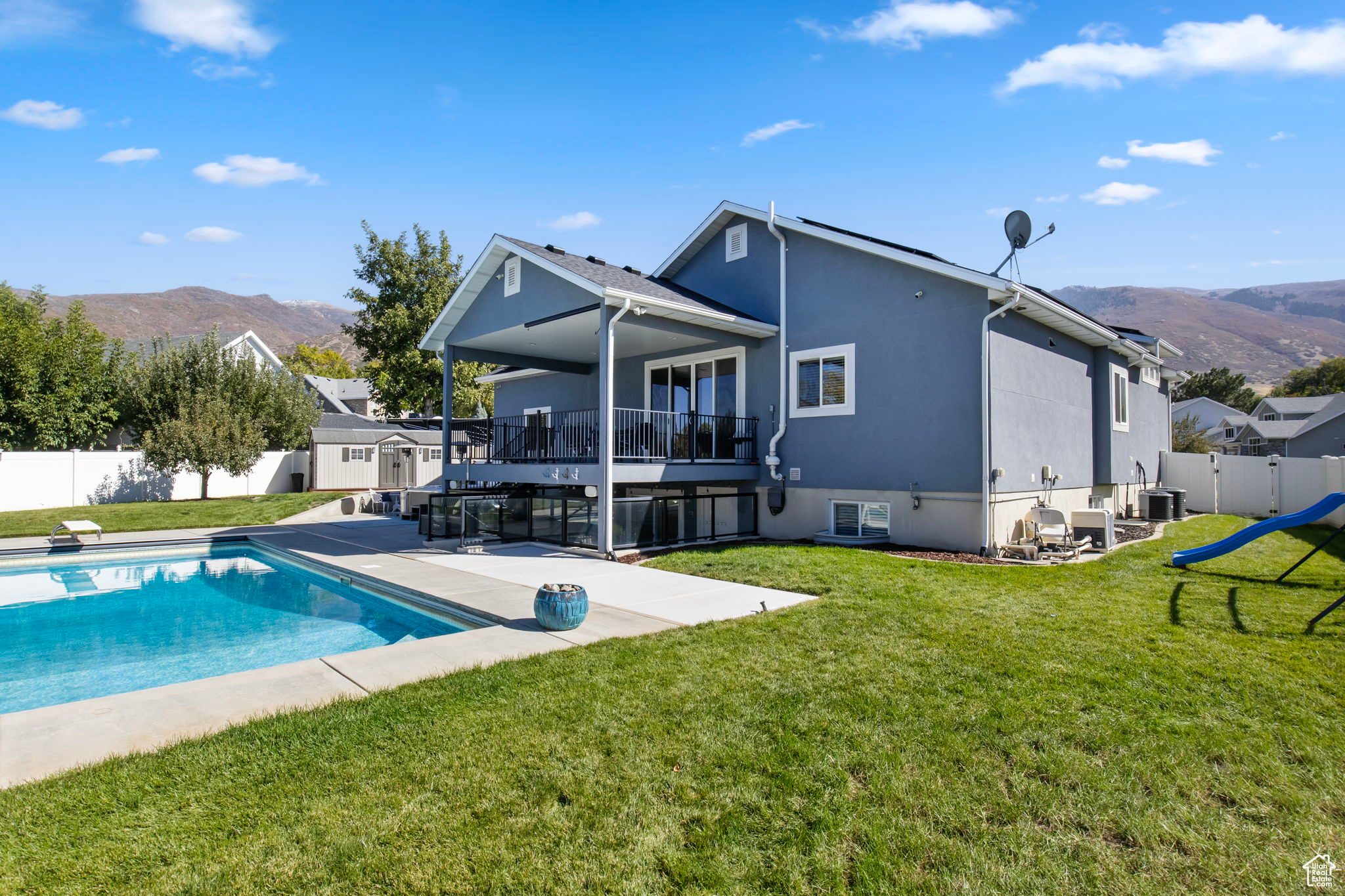372 W CLARK CIR