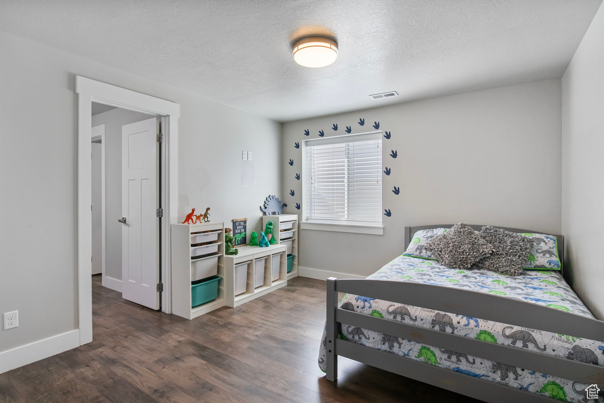 372 W CLARK CIR