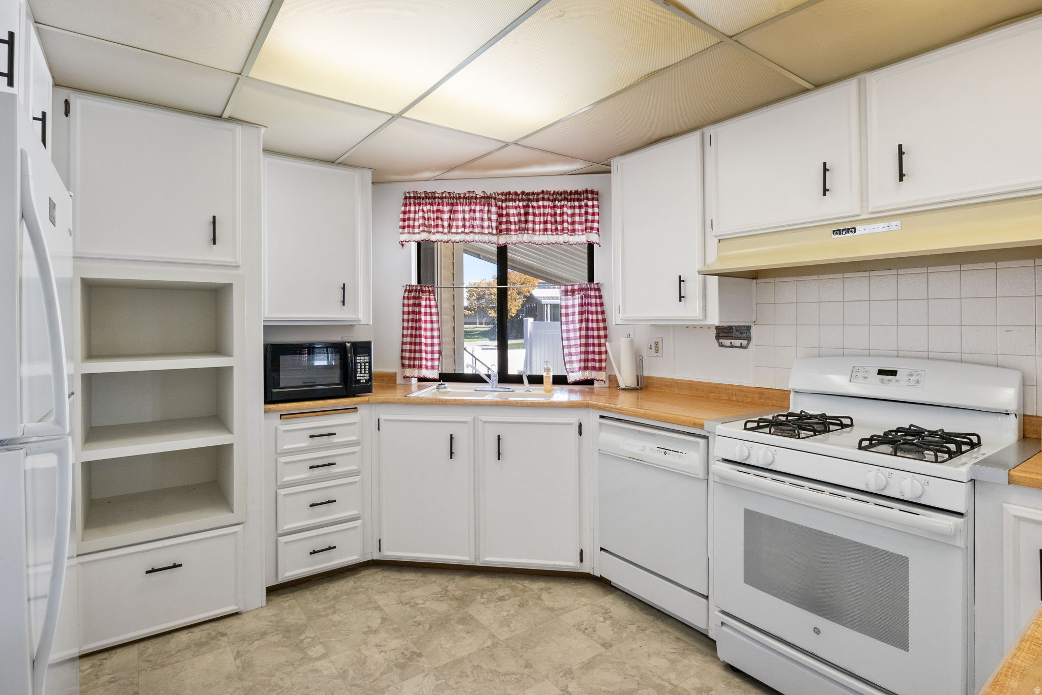 27 W EVENING STAR WAY