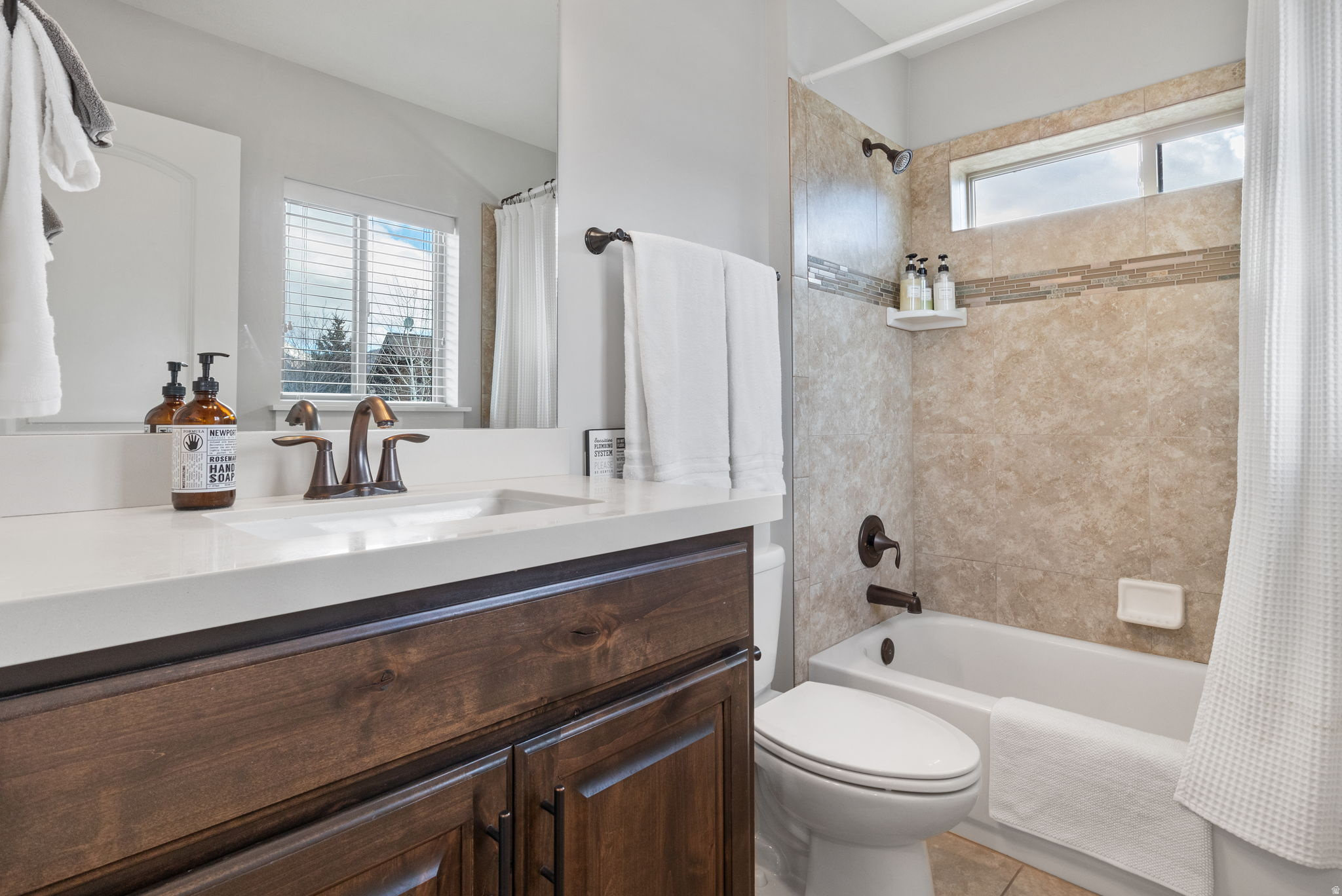 832 S EDGEWATER CT #4