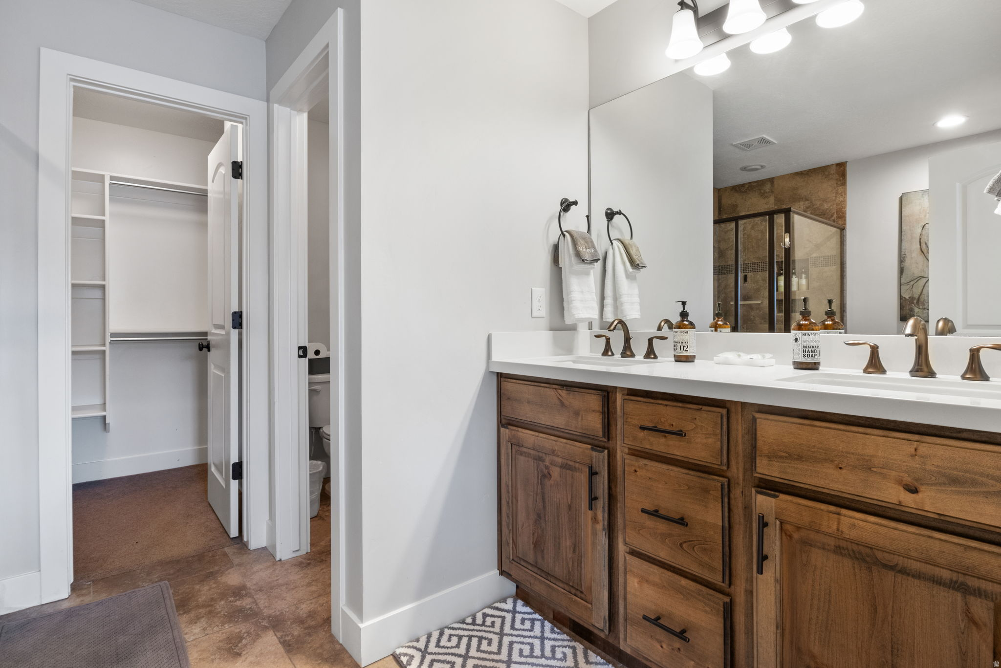 832 S EDGEWATER CT #4