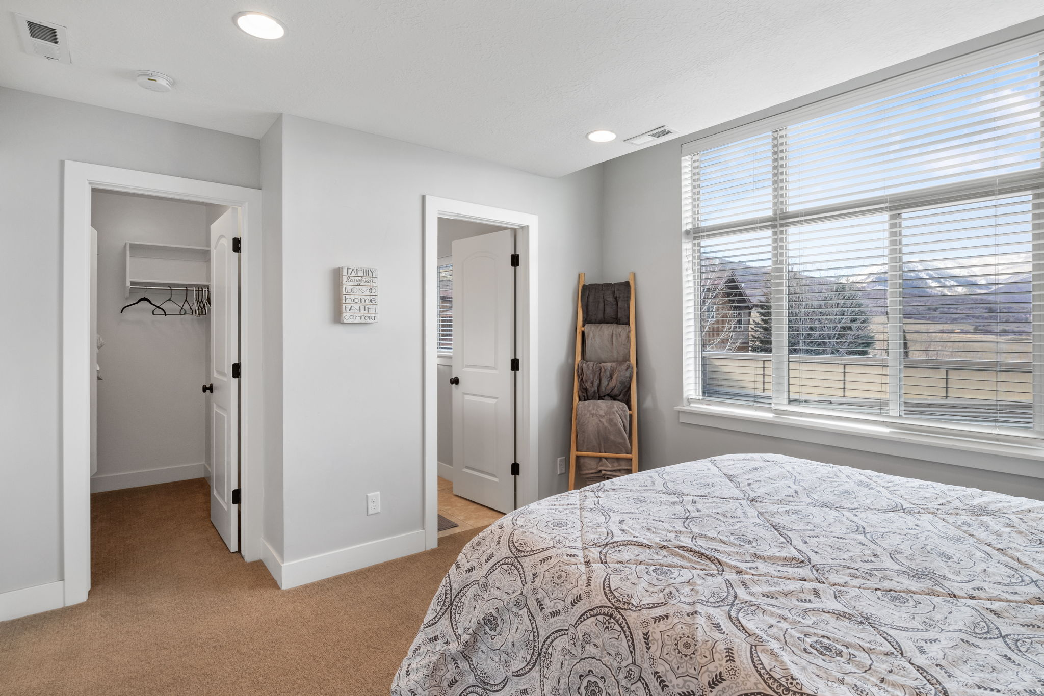 832 S EDGEWATER CT #4