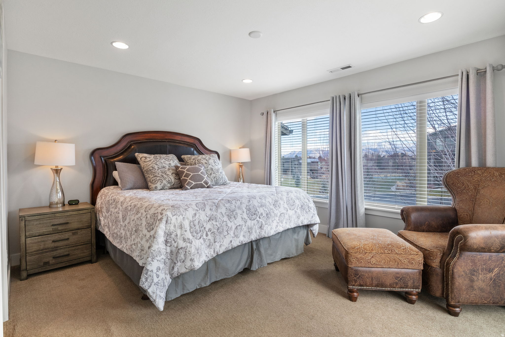 832 S EDGEWATER CT #4