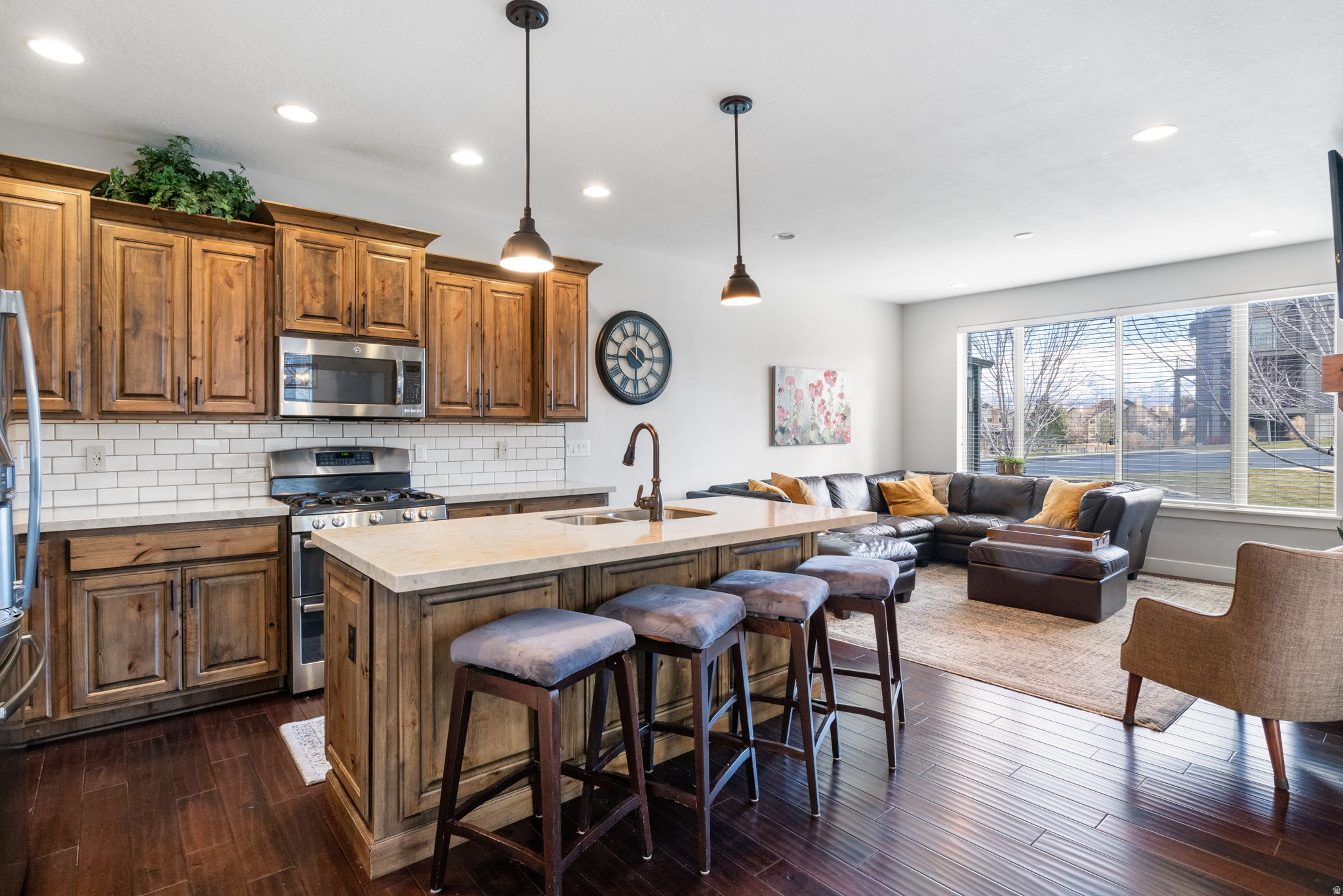 832 S EDGEWATER CT #4