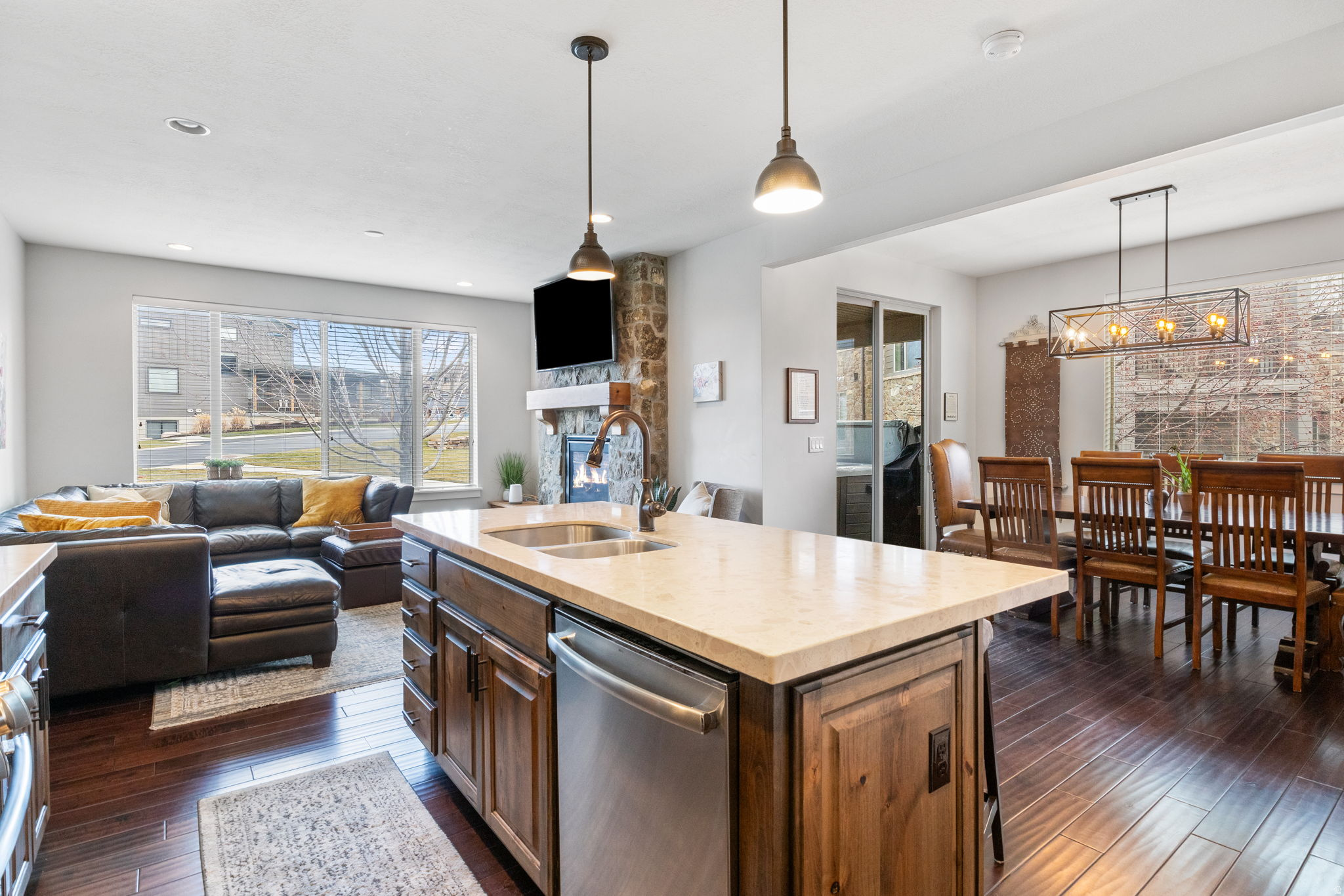 832 S EDGEWATER CT #4