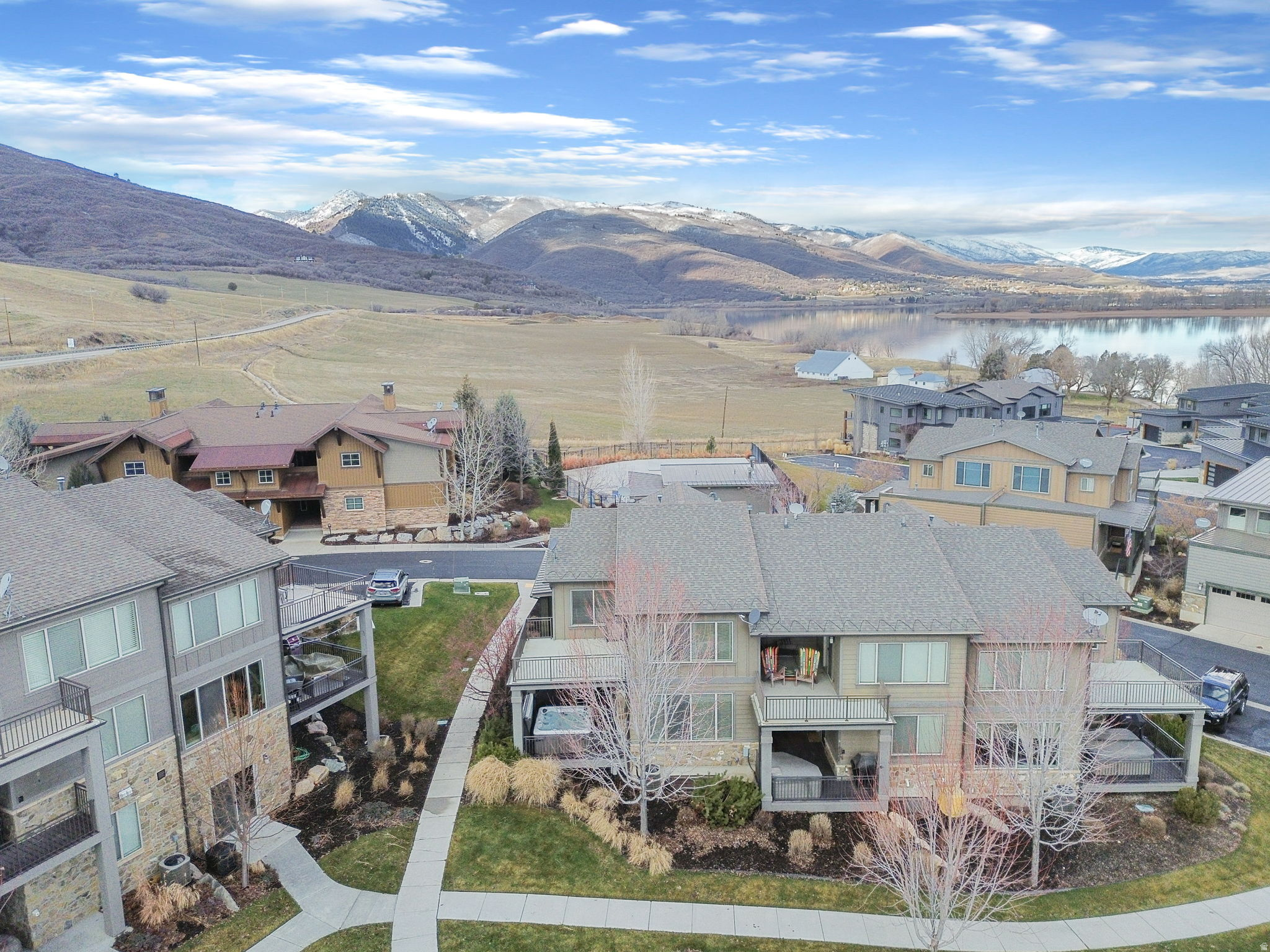 832 S EDGEWATER CT #4