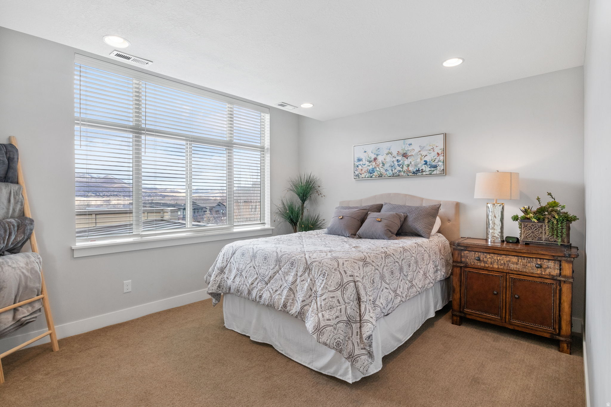 832 S EDGEWATER CT #4