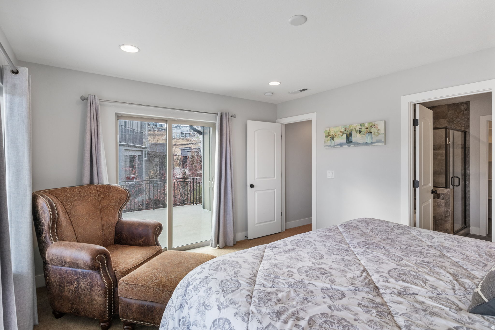 832 S EDGEWATER CT #4