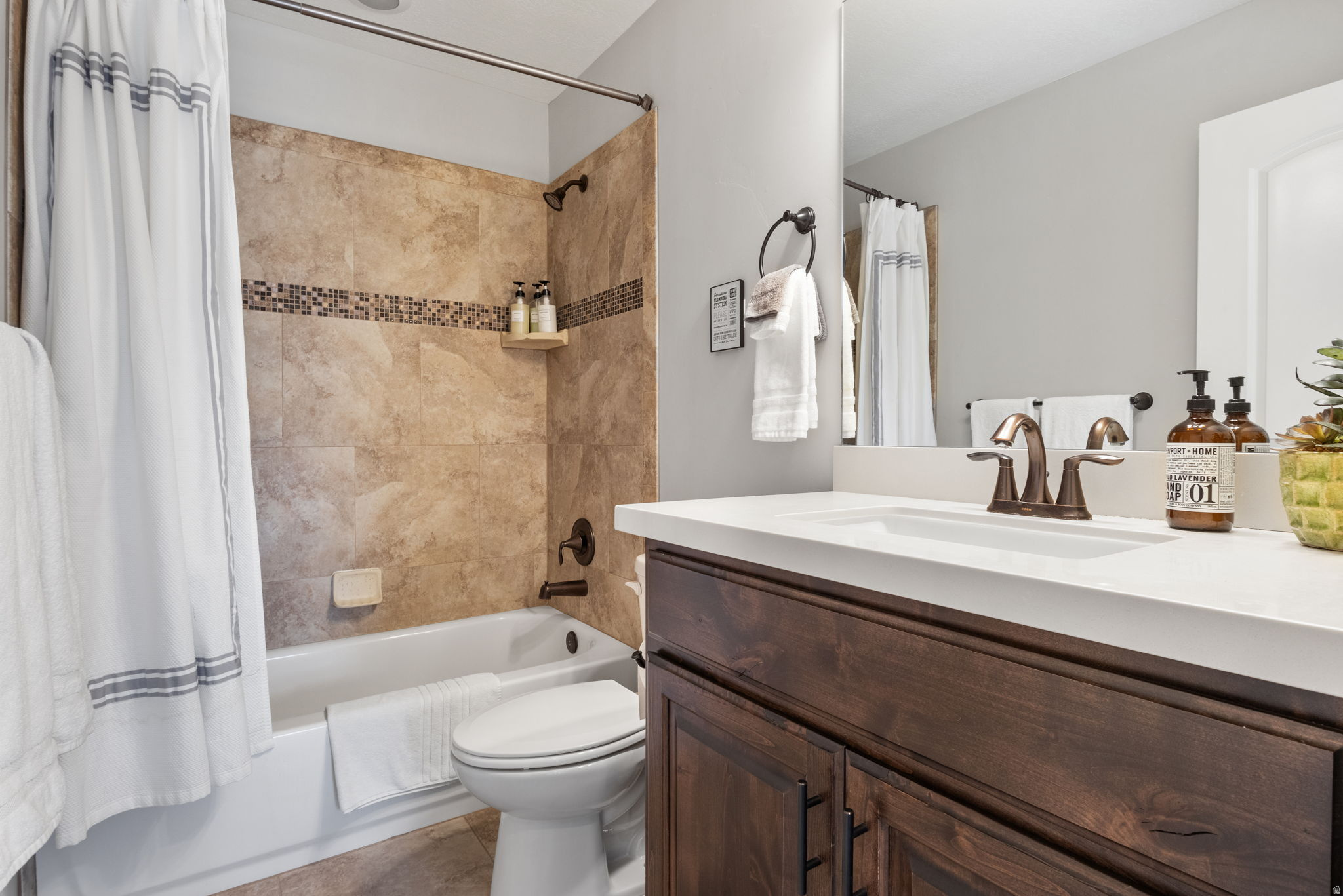 832 S EDGEWATER CT #4