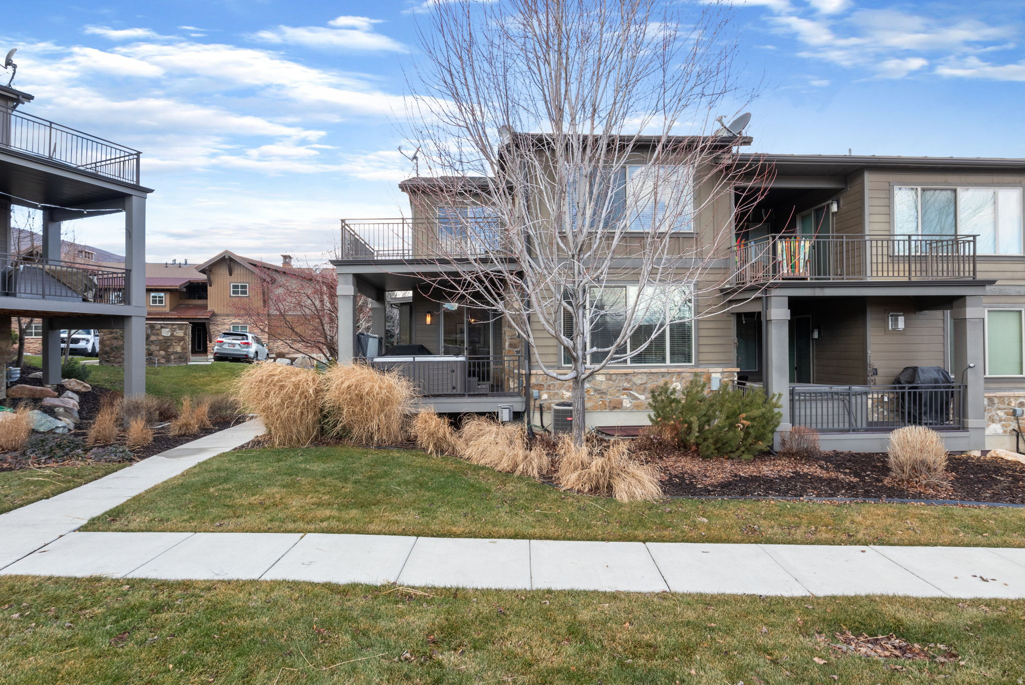 832 S EDGEWATER CT #4