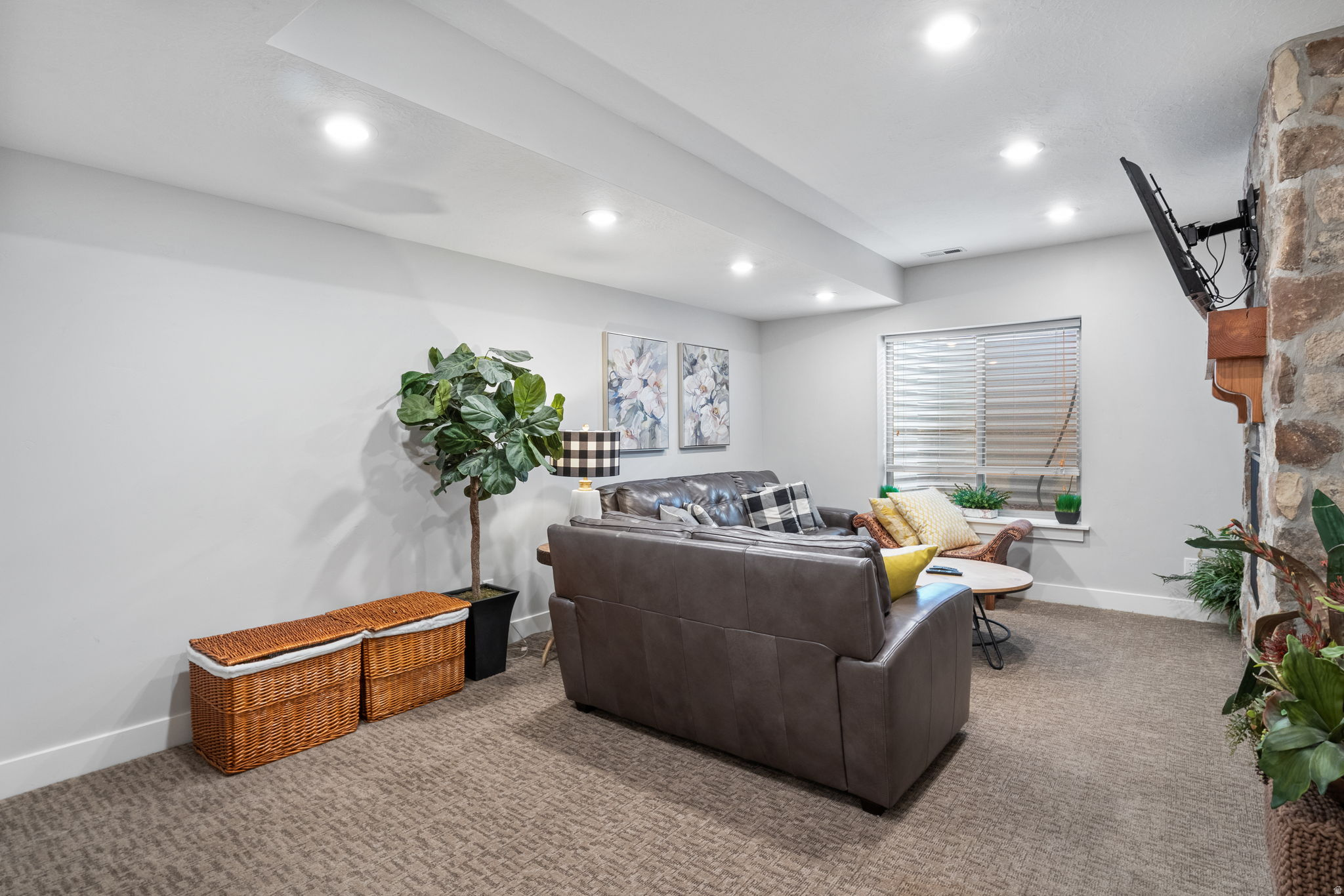 832 S EDGEWATER CT #4