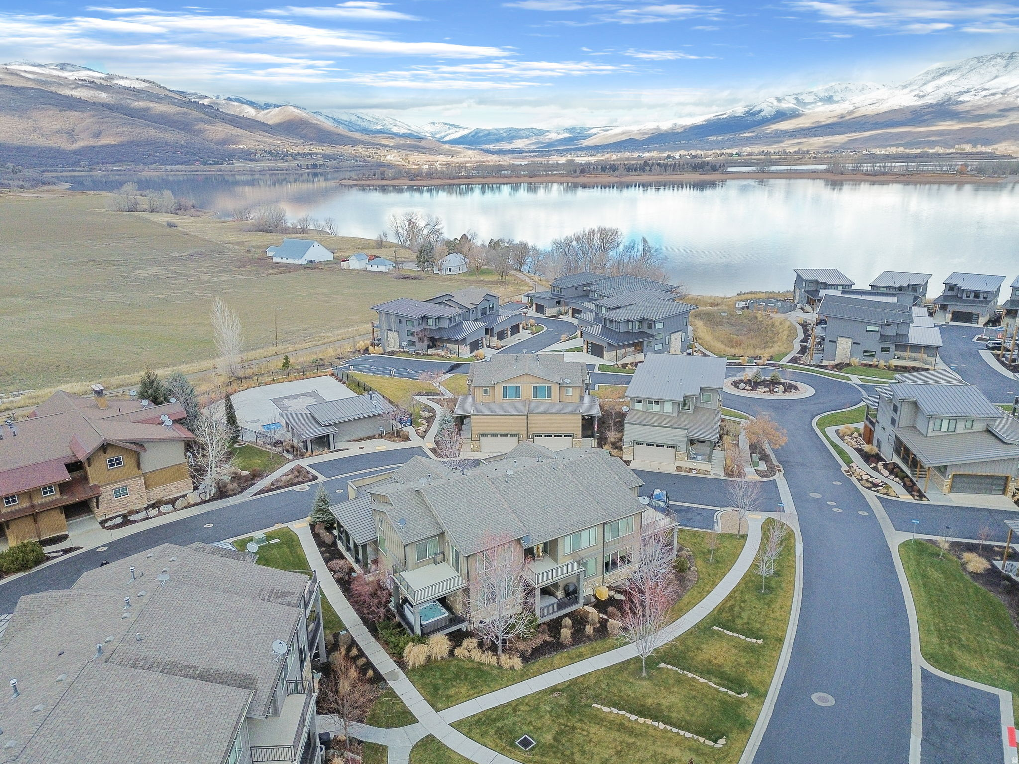 832 S EDGEWATER CT #4