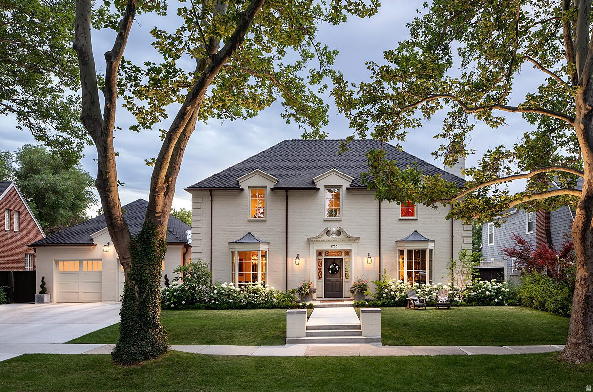 835 E CANYON BREEZE LN