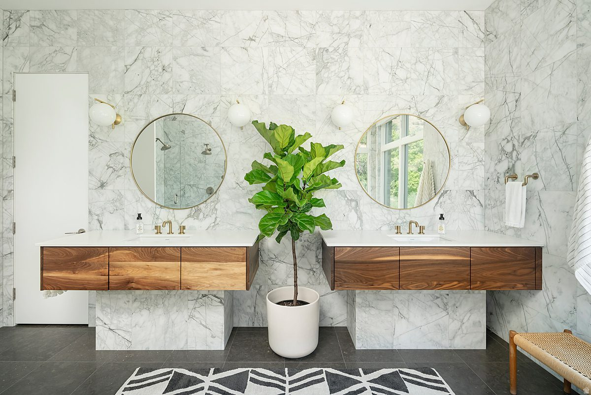 835 E CANYON BREEZE LN