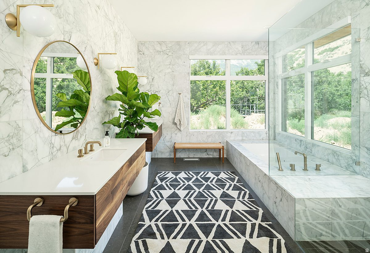 835 E CANYON BREEZE LN