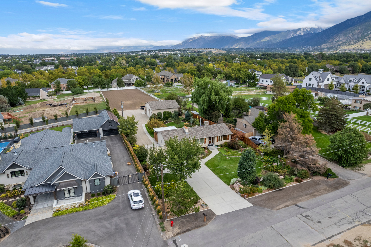 835 E CANYON BREEZE LN