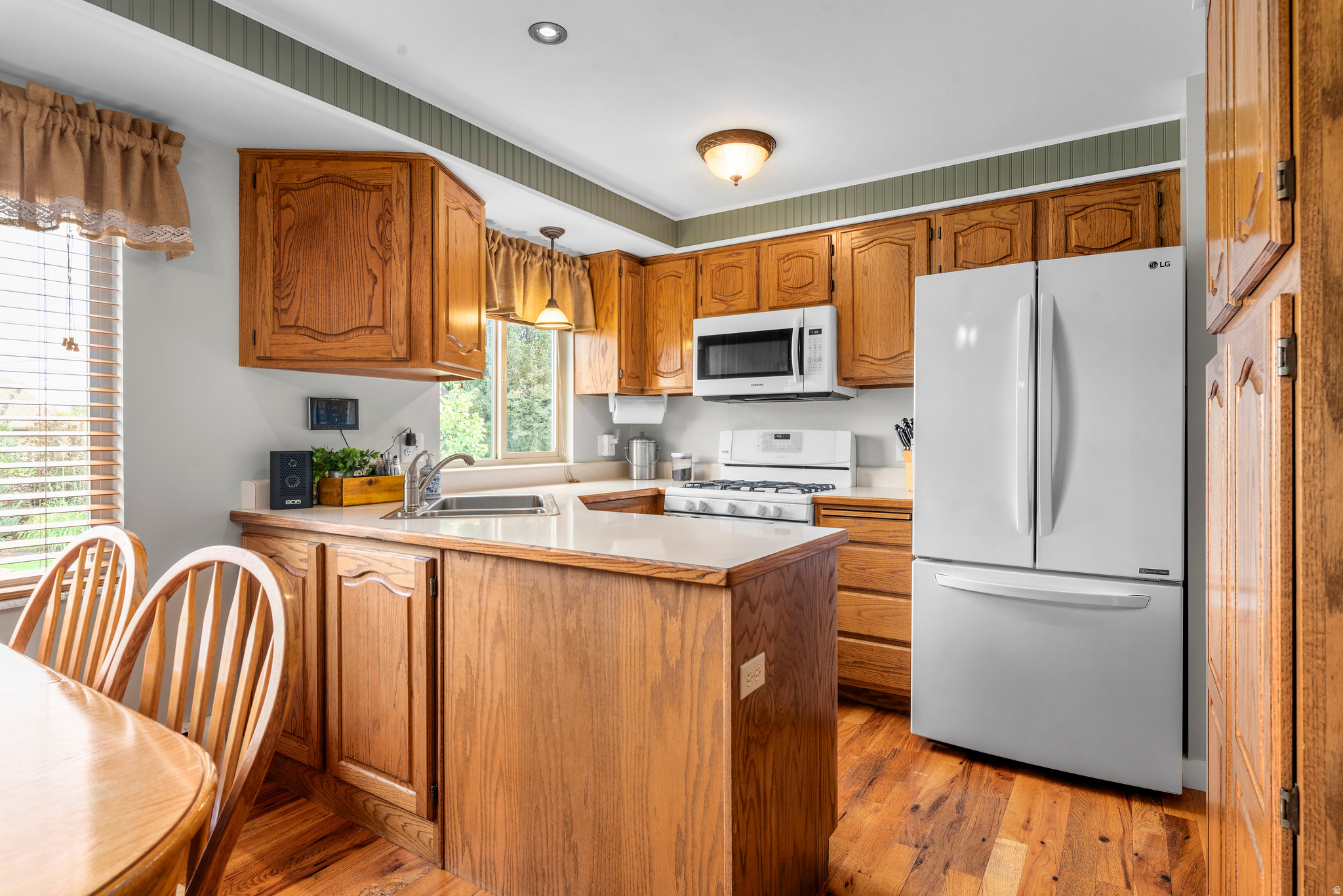 835 E CANYON BREEZE LN