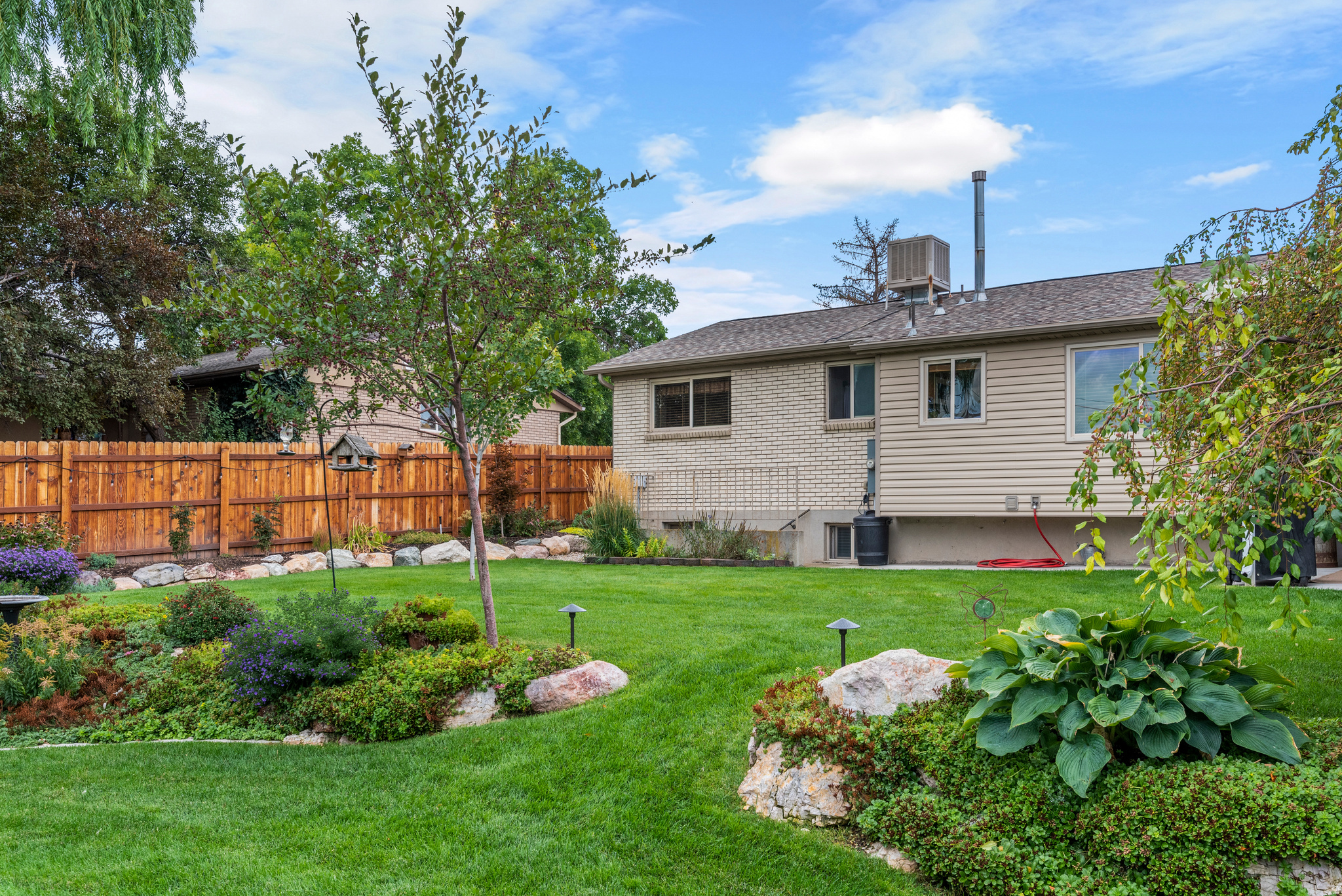 835 E CANYON BREEZE LN