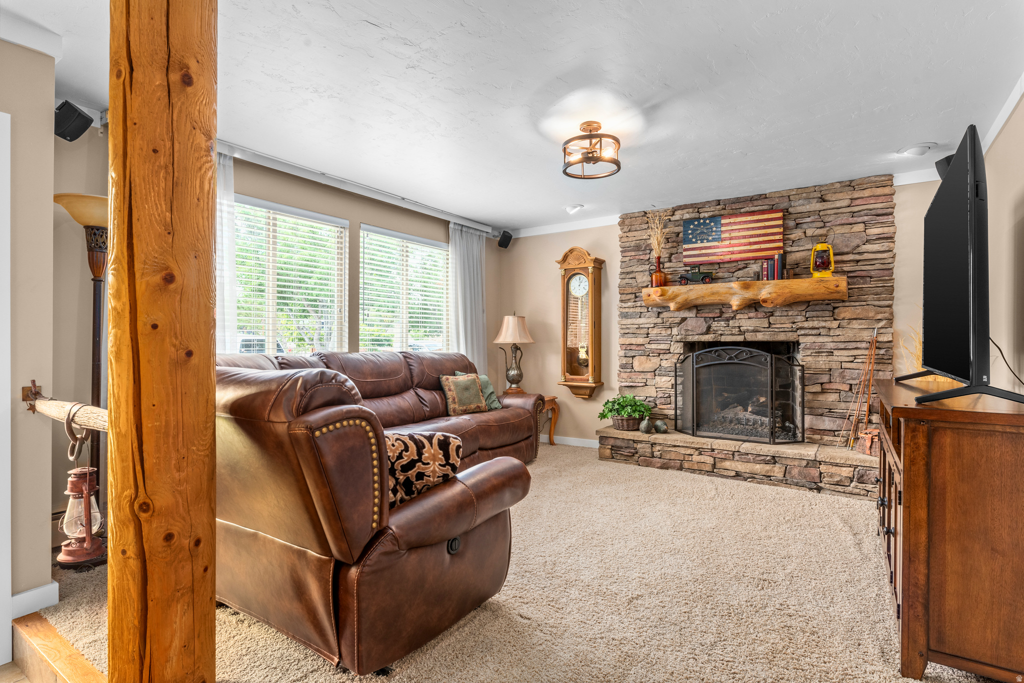 835 E CANYON BREEZE LN