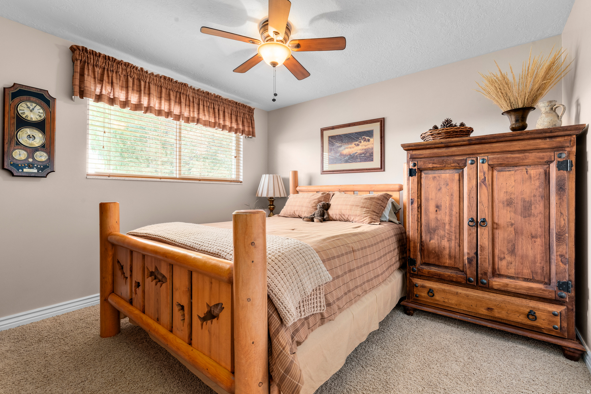 835 E CANYON BREEZE LN