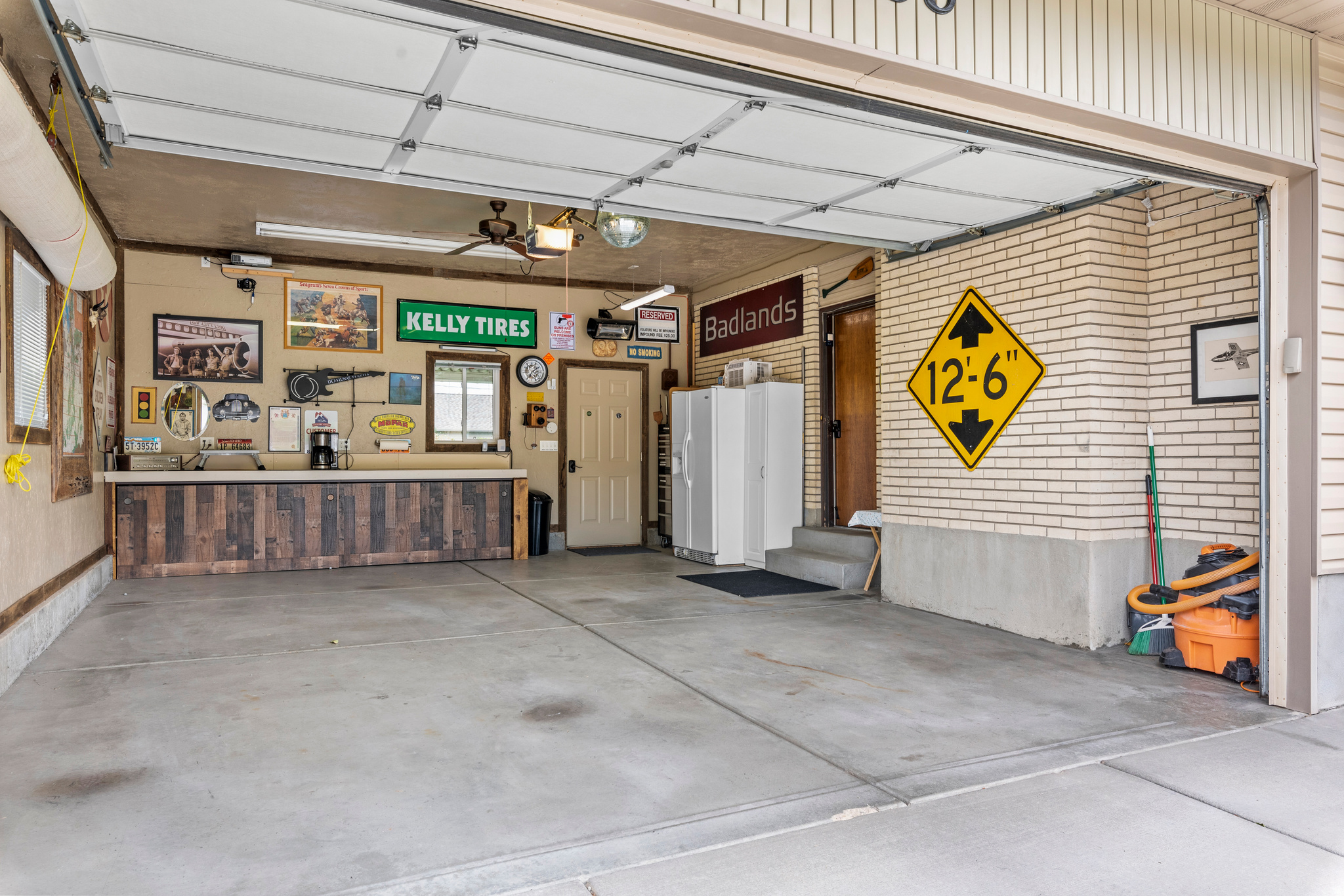 835 E CANYON BREEZE LN