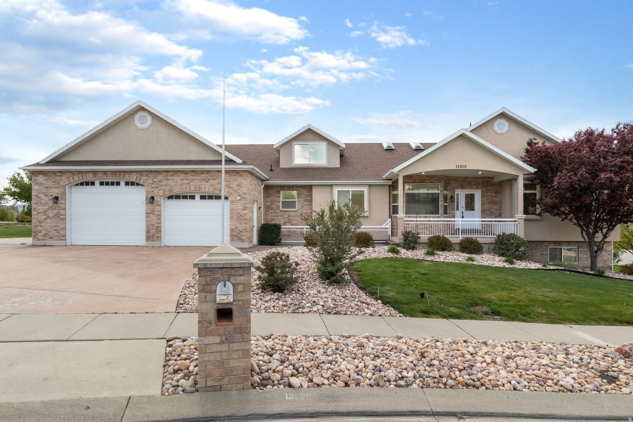 13920 CROMWELL LN